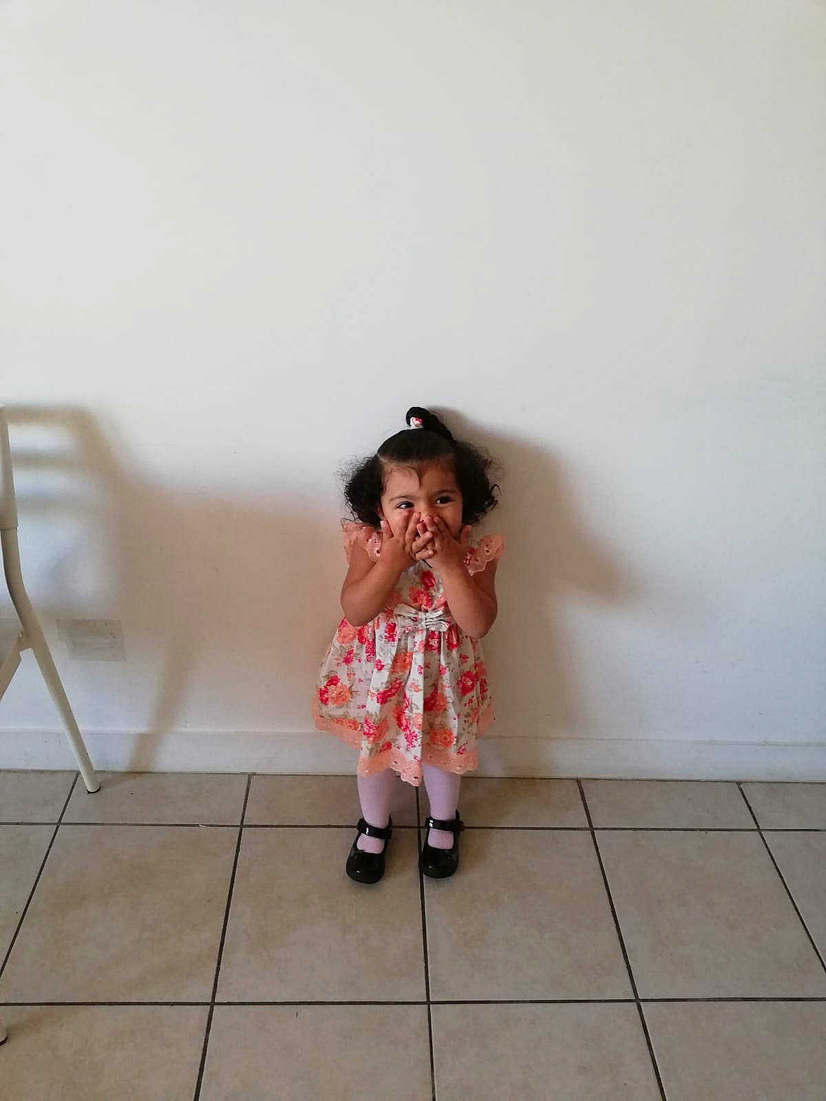Kimberly a rejoint le concours — aidez-le/la à gagner de superbes lots ! beauty, child, dress, floor, flooring, fun, joint, joy, knee, leg, person, pink, shoe, shoulder, sitting, skin, smile, snapshot, standing, toddler