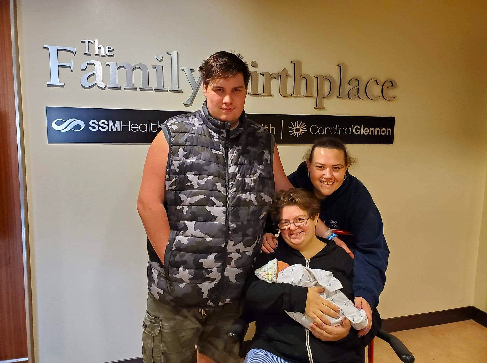 Zaydan is registered to the contest to win money with this photo: army, camouflage, joy, military, military_camouflage, military_uniform, person, soldier