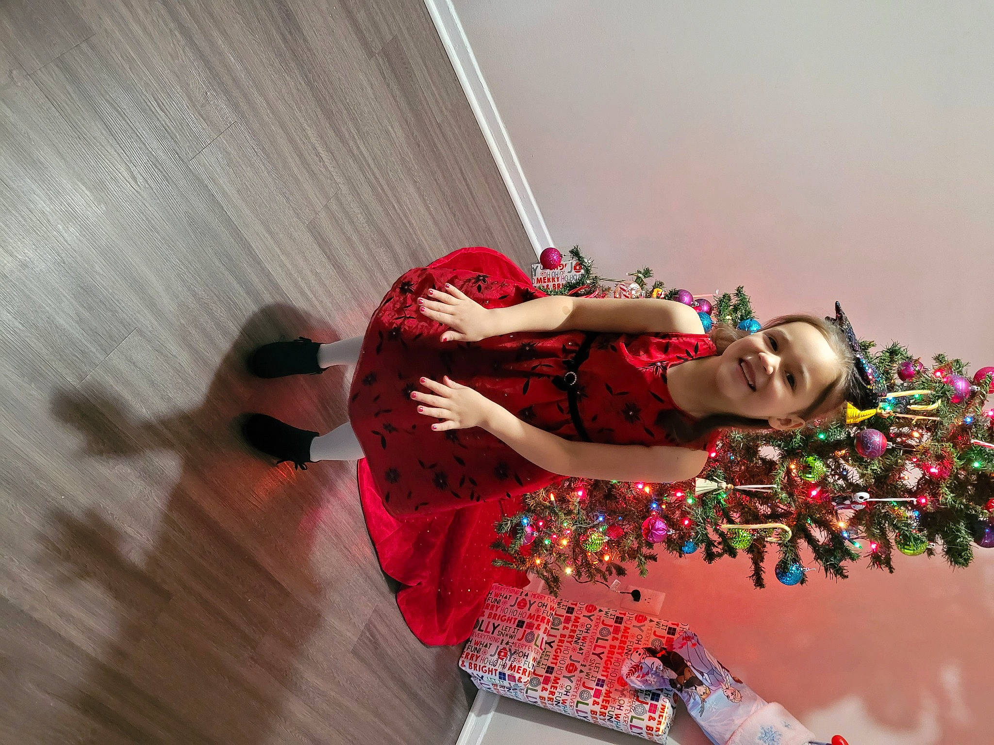 Mavis is registered to the contest to win money with this photo: child, event, eyewear, fashion_design, flooring, flower, fun, happy, hardwood, jewellery, joy, magenta, pattern, peach, person, room, thigh, trunk, visual_arts, waist