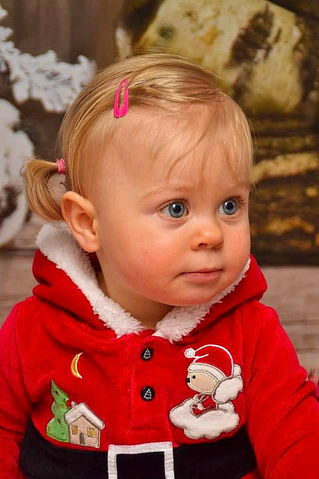 Inaé participe au concours pour gagner de l'argent avec cette photo : baby, baby_toddler_clothing, cheek, child, chin, clothing, eye, face, facial_expression, happy, iris, jacket, lip, nose, organ, outerwear, person, pink, skin, sleeve