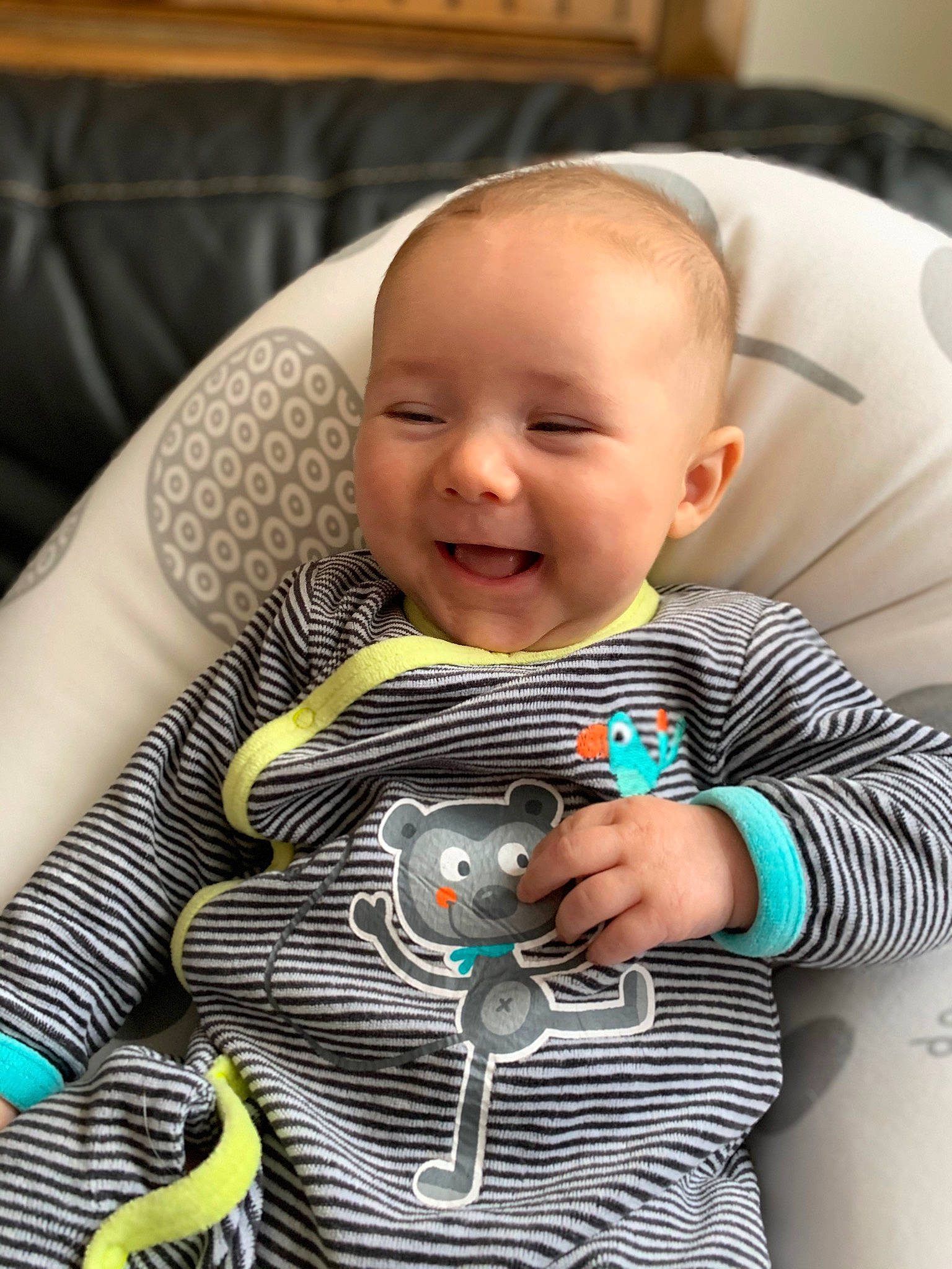 Matt participe au concours pour gagner de l'argent avec cette photo : baby, baby_in_car_seat, baby_products, birth, cheek, child, ear, electronic_device, joy, nose, person, play, product, skin, sleep, technology, toddler