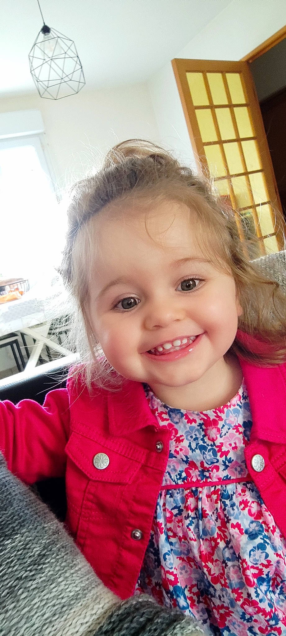 Célestine a rejoint le concours — aidez-le/la à gagner de superbes lots ! baby_toddler_clothing, cheek, child, eye, face, fun, happy, iris, joy, leisure, lip, magenta, nose, pattern, person, pink, selfie, skin, sleeve, smile