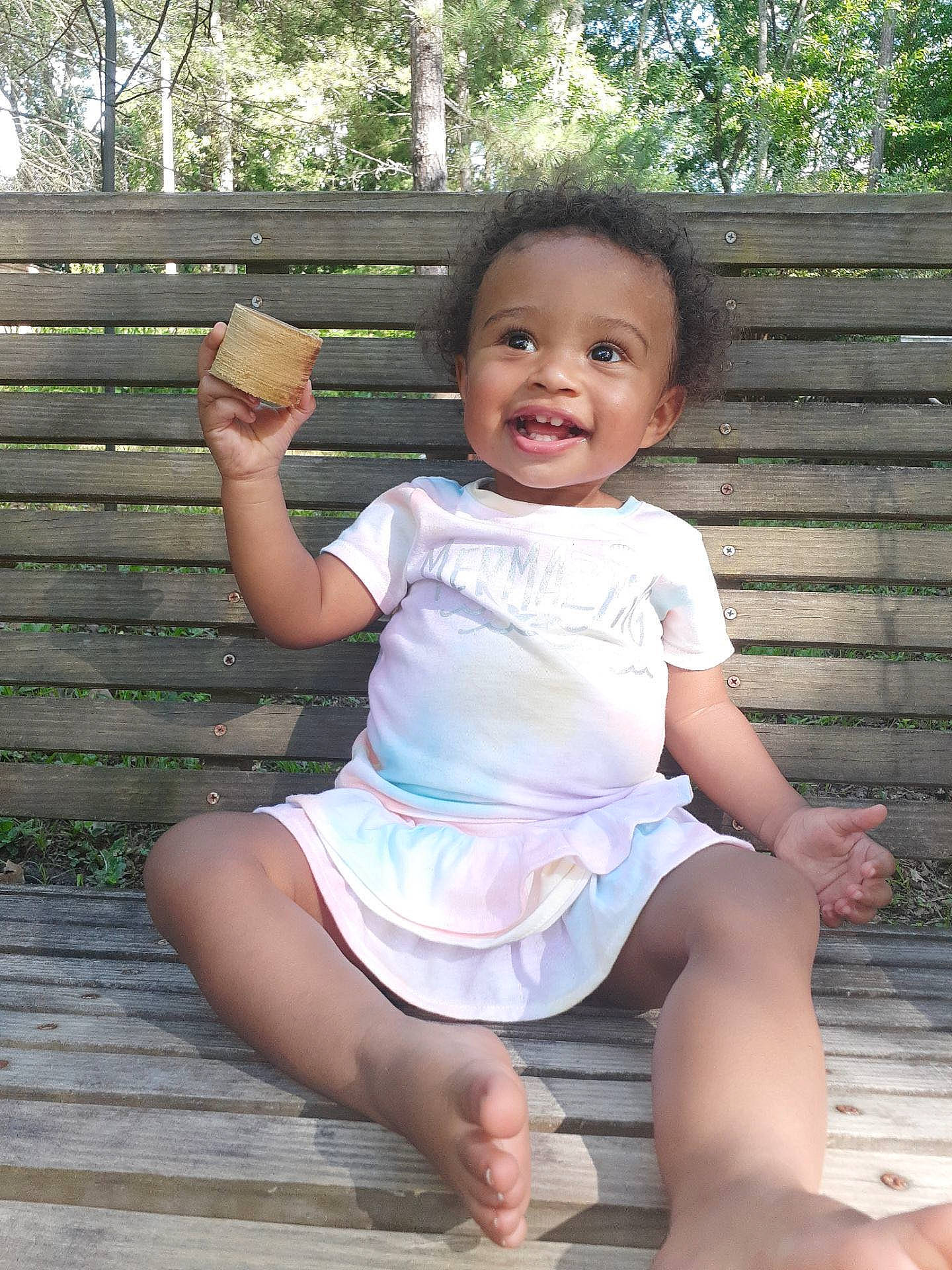 Rosealie is registered to the contest to win money with this photo: baby_toddler_clothing, barefoot, child, finger, flash_photography, foot, fun, grass, happy, human_leg, leg, leisure, person, sitting, skin, sleeve, smile, summer, thigh, thumb