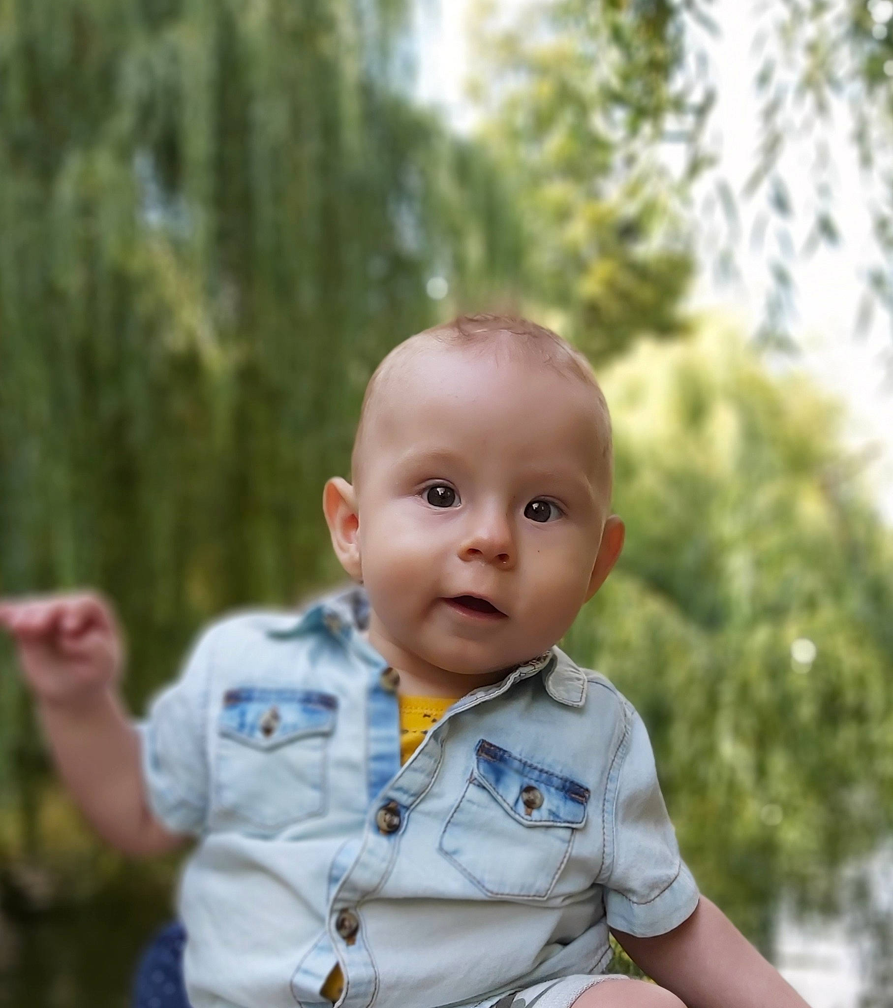 Rafael a rejoint le concours — aidez-le/la à gagner de superbes lots ! baby, cheek, child, eye, face, grass, head, person, photography, plant, sitting, skin, smile, toddler
