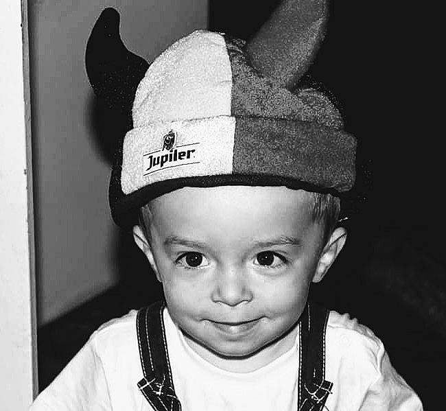 Romain a rejoint le concours — aidez-le/la à gagner de superbes lots ! beanie, black_and_white, cap, child, cool, costume_accessory, costume_hat, ear, fashion_accessory, forehead, hat, head, headgear, headwear, joy, monochrome, organ, person, photography, smile