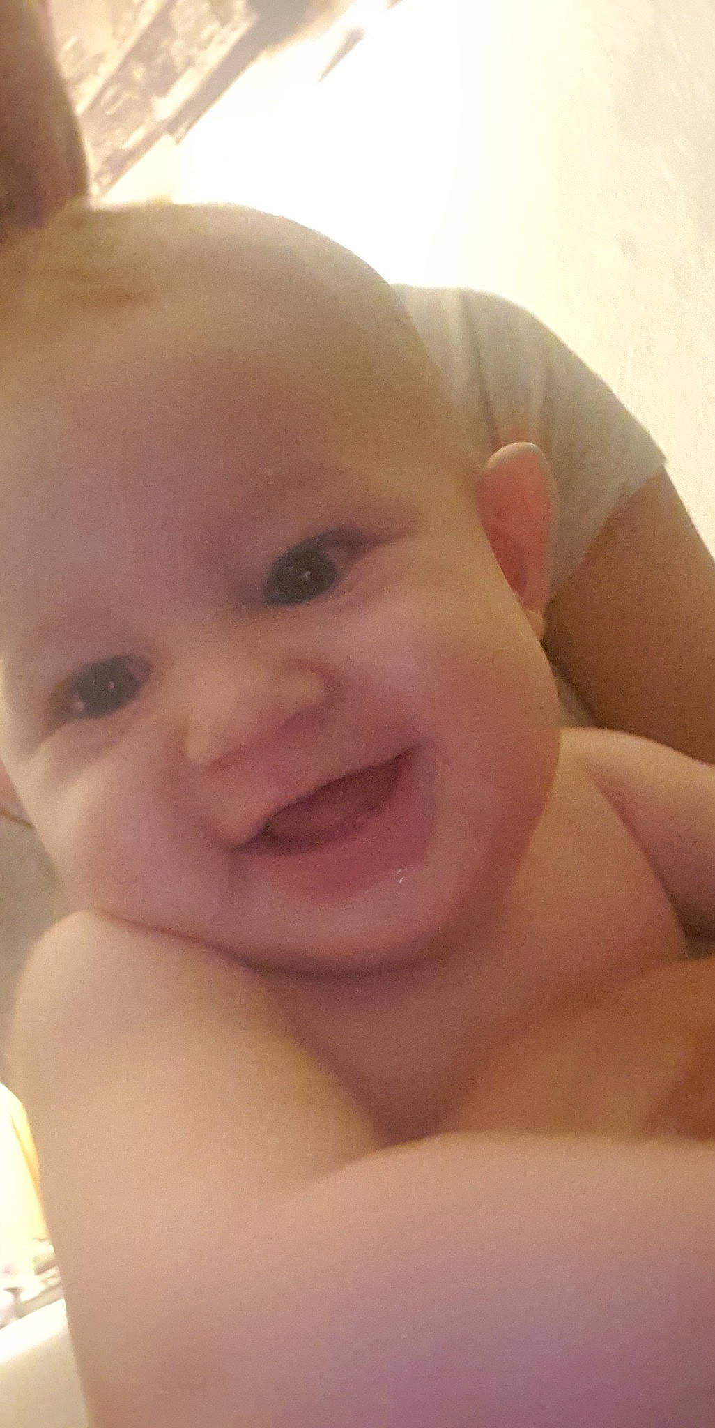 Emilio participe au concours pour gagner de l'argent avec cette photo : arm, cheek, chin, ear, eye, eyebrow, eyelash, forehead, hair, happy, human_body, iris, jaw, joy, lip, mouth, muscle, neck, nose, person