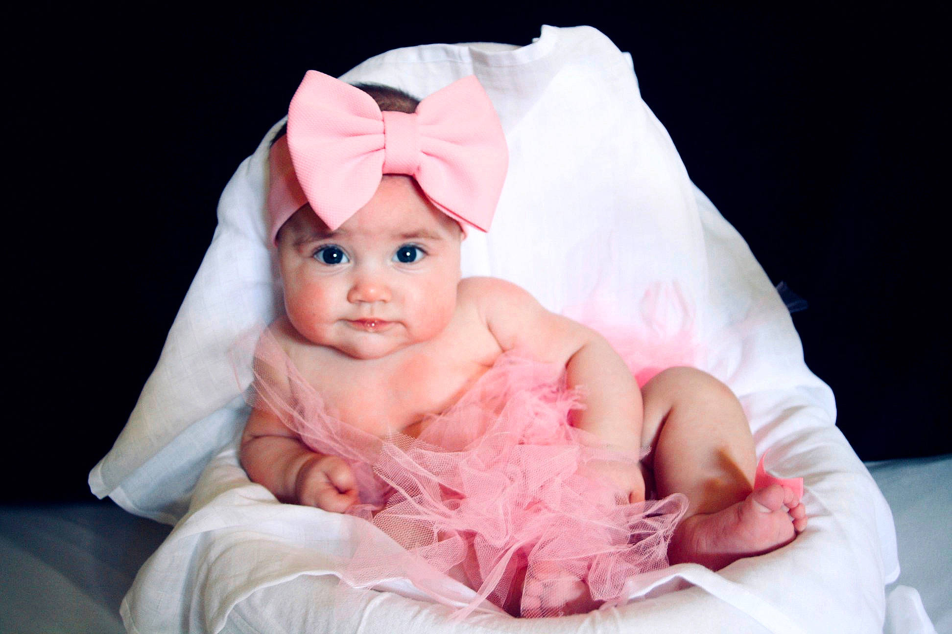 Joy a rejoint le concours — aidez-le/la à gagner de superbes lots ! baby, child, costume, hand, headwear, person, photography, pink, portrait_photography, product, sitting, skin, smile, toddler