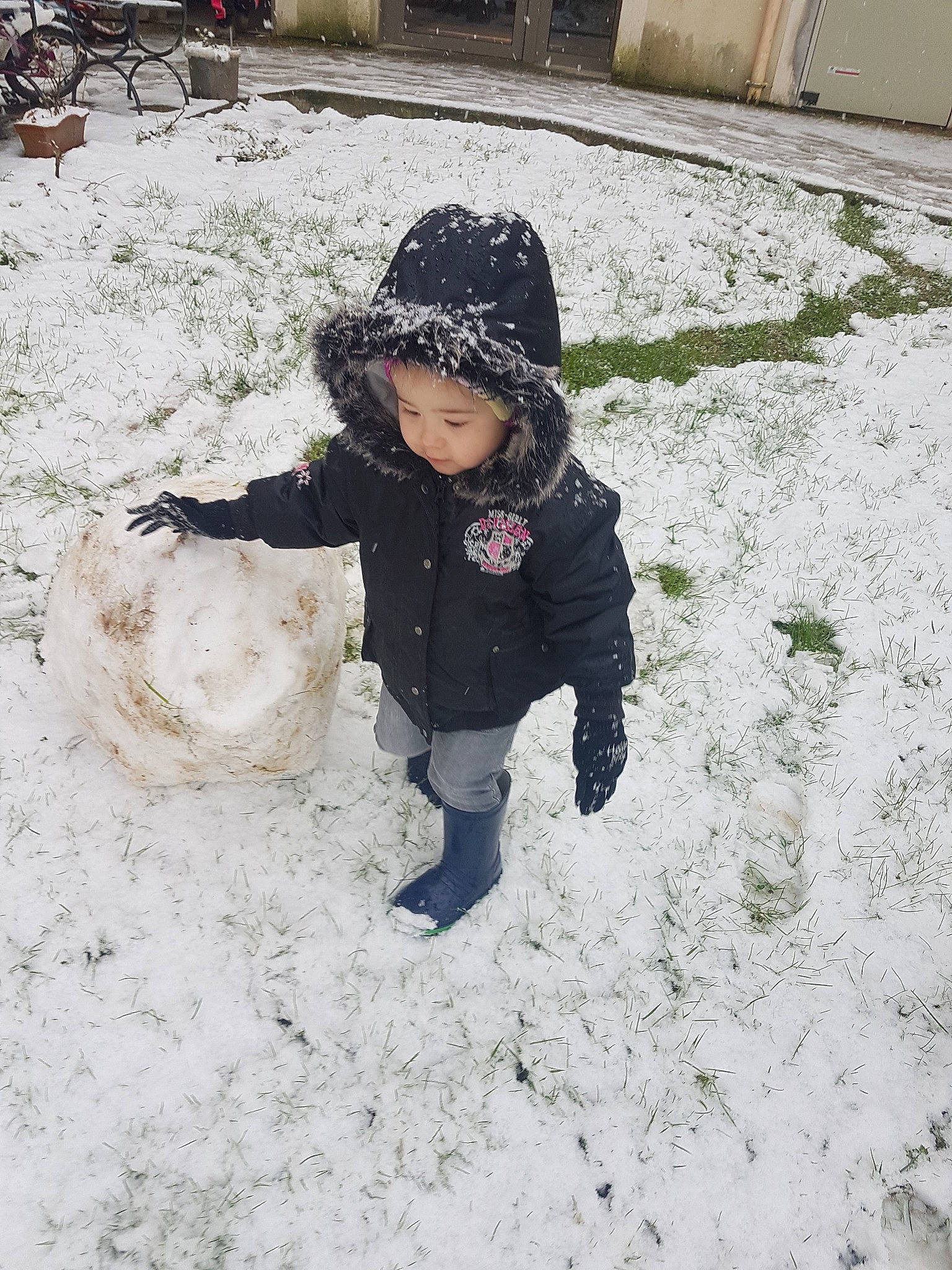 Julya a rejoint le concours — aidez-le/la à gagner de superbes lots ! blizzard, child, freezing, fun, headwear, person, play, playing_in_the_snow, precipitation, smile, snow, toddler, winter, winter_storm