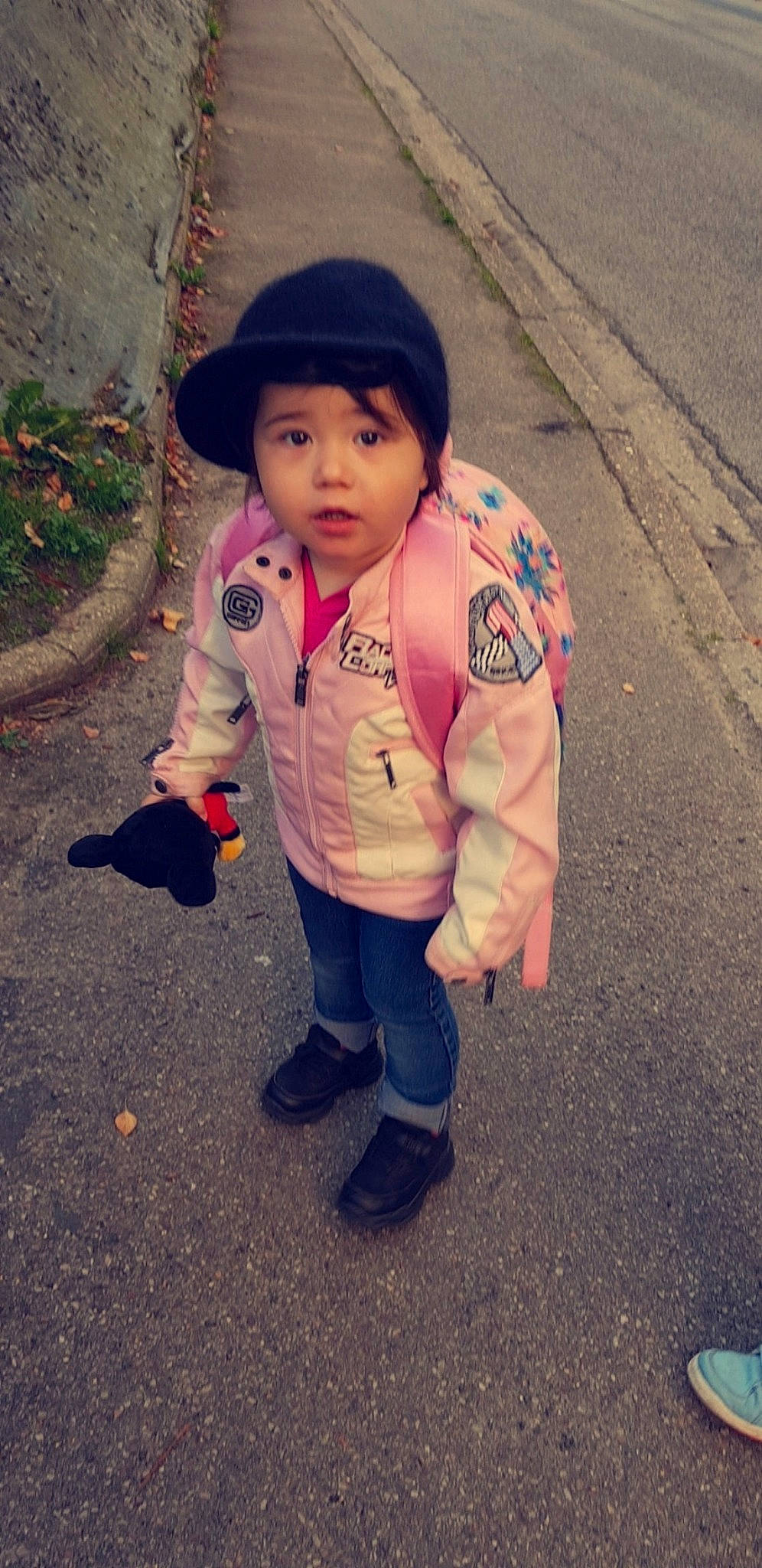 Julya a rejoint le concours — aidez-le/la à gagner de superbes lots ! child, cool, jacket, outerwear, person, smile, snapshot, standing, toddler