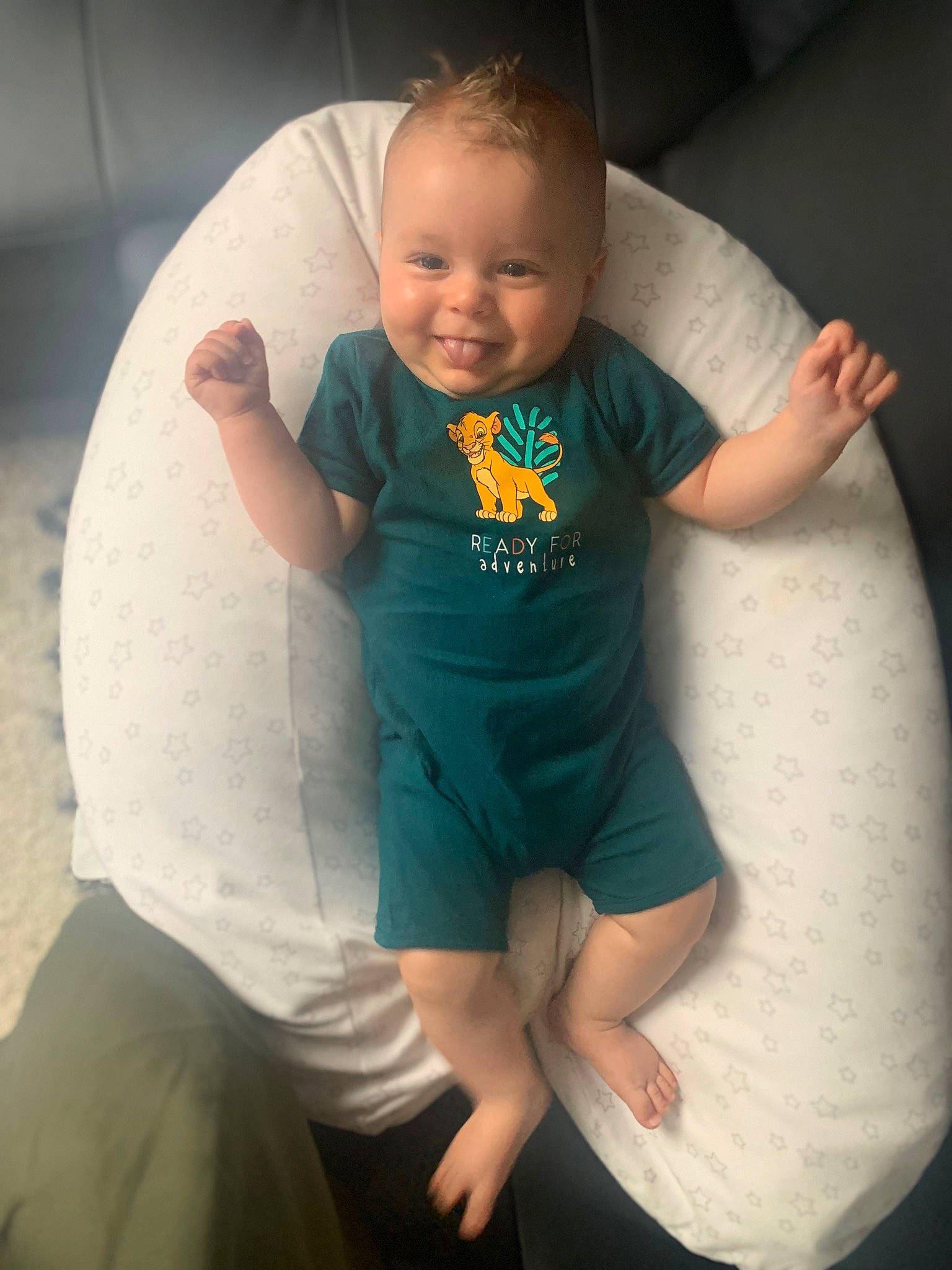 Adem a rejoint le concours — aidez-le/la à gagner de superbes lots ! arm, baby_toddler_clothing, comfort, eye, finger, flash_photography, hairstyle, hand, head, human_body, joint, joy, leg, mouth, neck, person, shoulder, skin, sleeve, smile