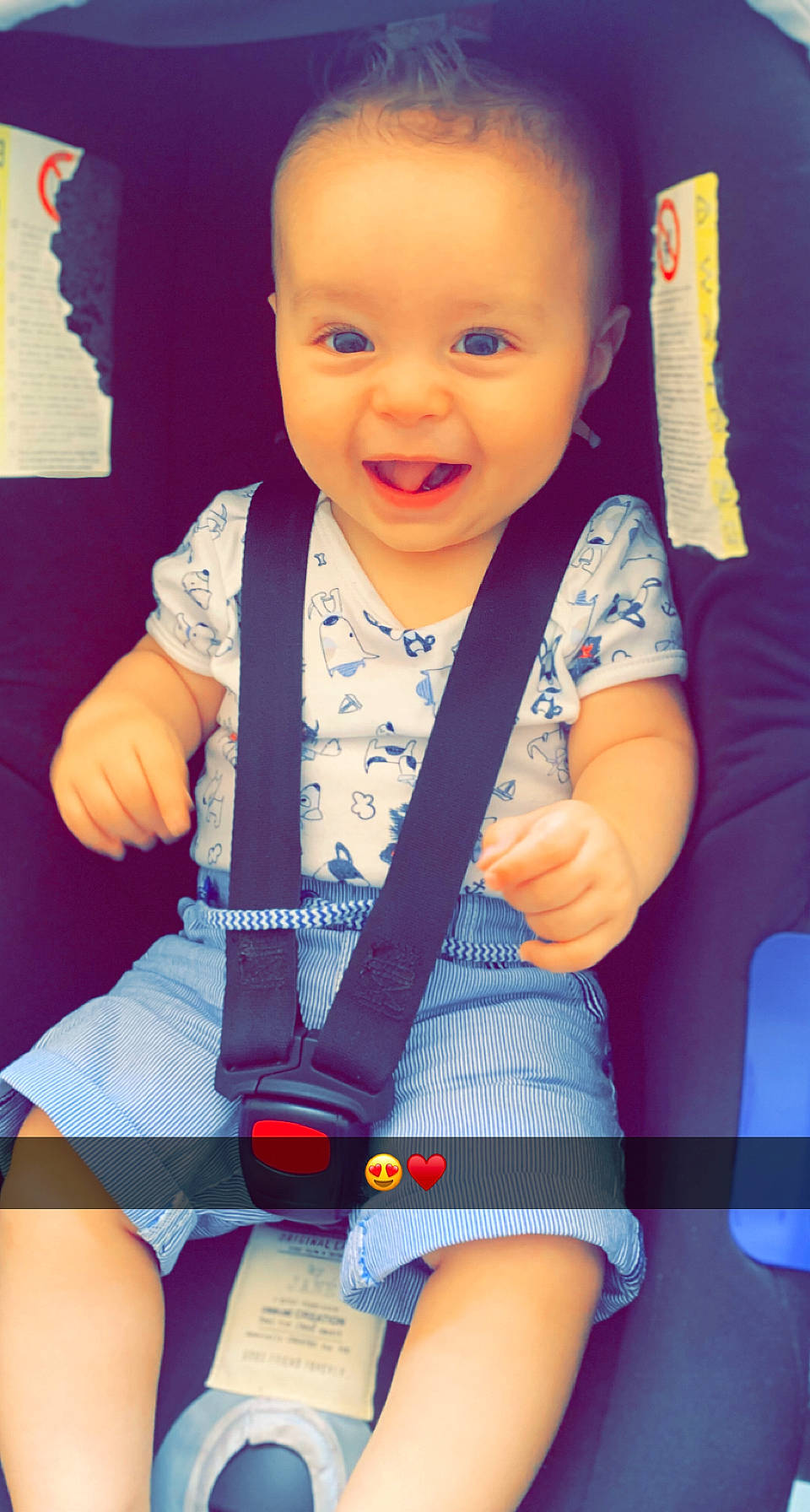 Adem participe au concours pour gagner de l'argent avec cette photo : baby, baby_toddler_clothing, black, cheek, child, finger, gesture, hairstyle, happy, knee, leg, organ, person, product, skin, sleeve, smile, thigh, thumb, toddler