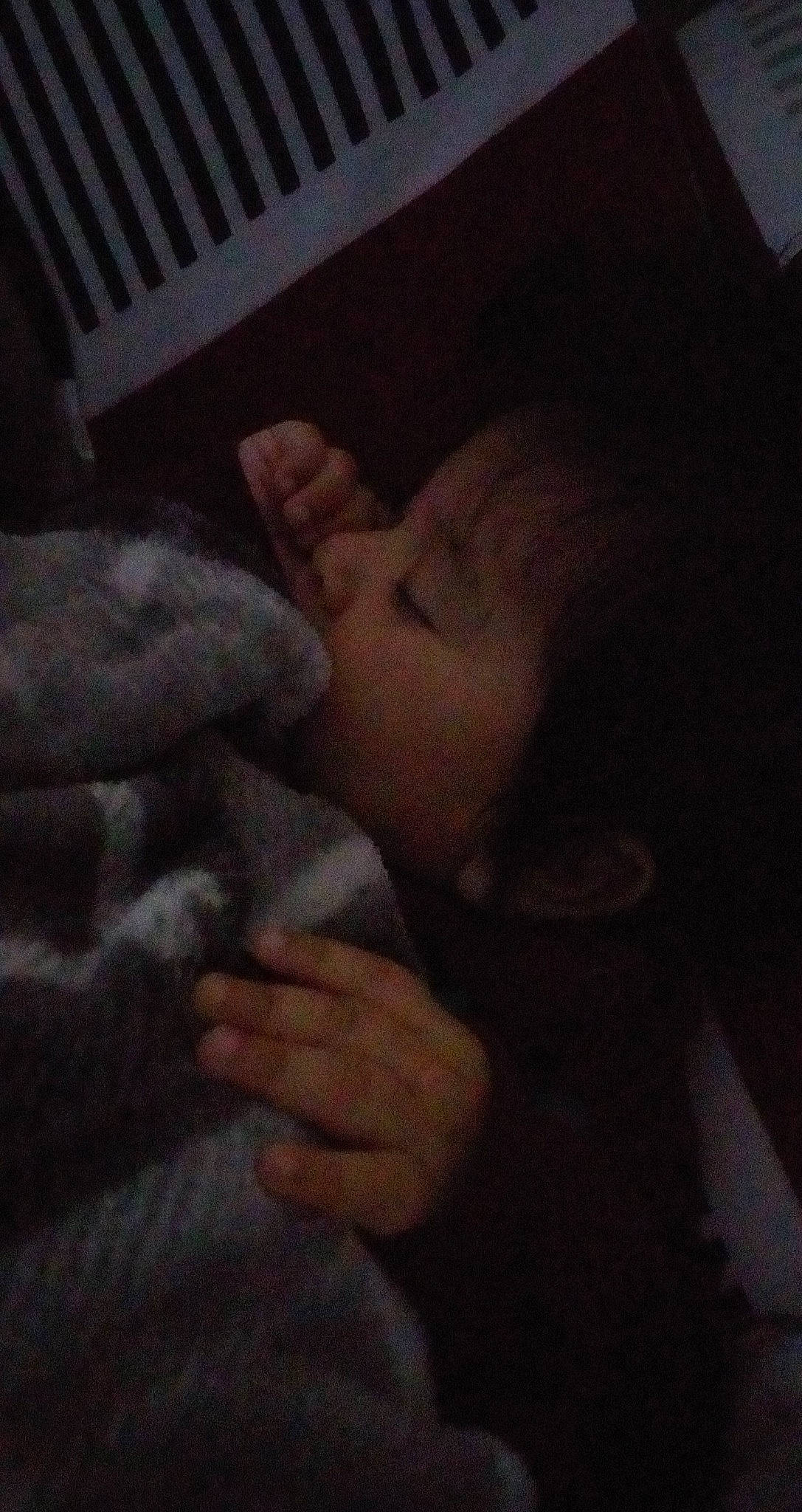 Leonel is registered to the contest to win money with this photo: arm, baby, child, darkness, finger, flesh, gesture, hand, leg, mouth, nail, nose, person, photography, pray, sky, thumb