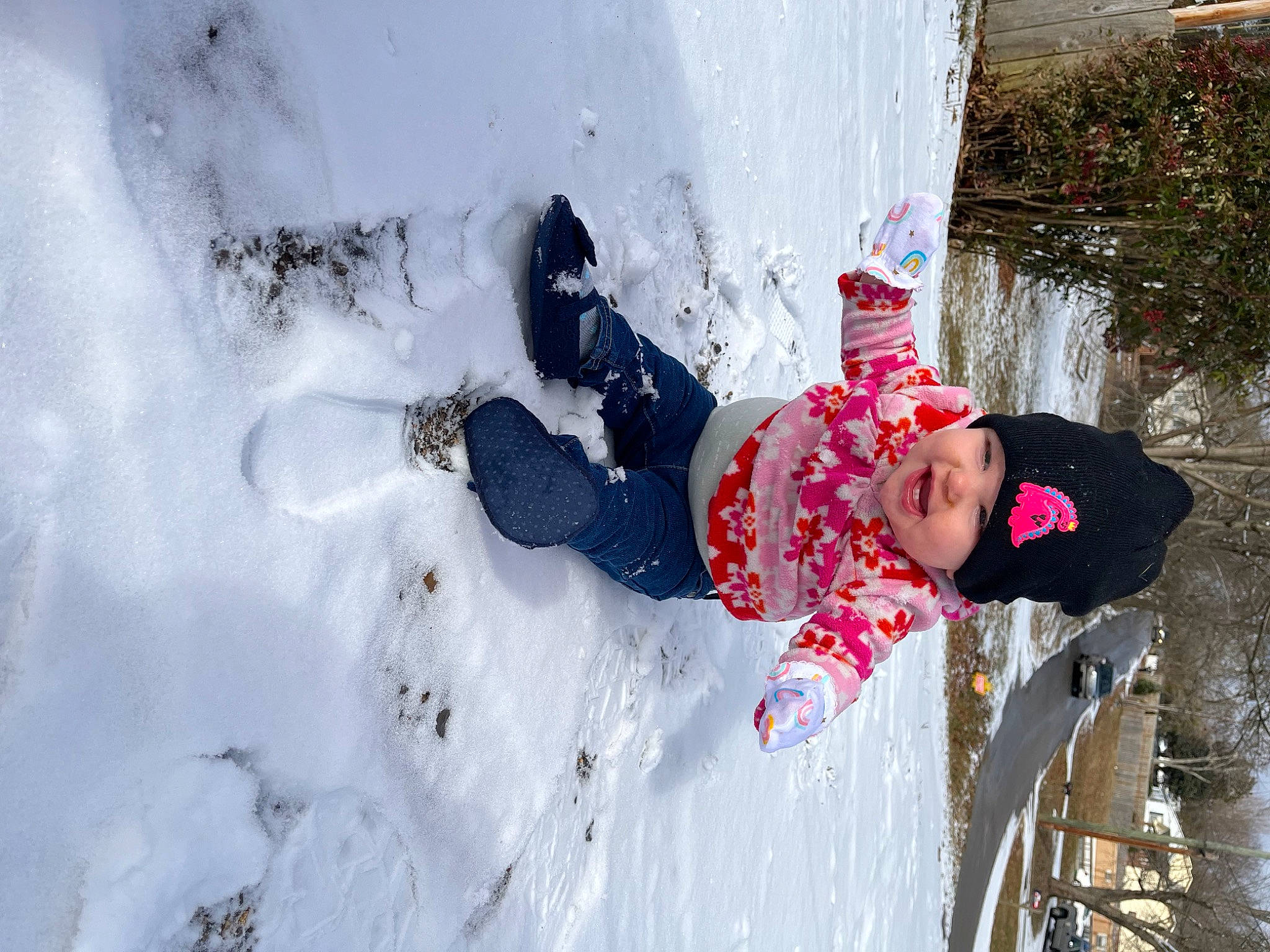 Carolina is registered to the contest to win money with this photo: child, event, freezing, fun, headwear, jacket, leisure, person, plant, playing_in_the_snow, precipitation, recreation, slope, snow, toddler, tree, winter