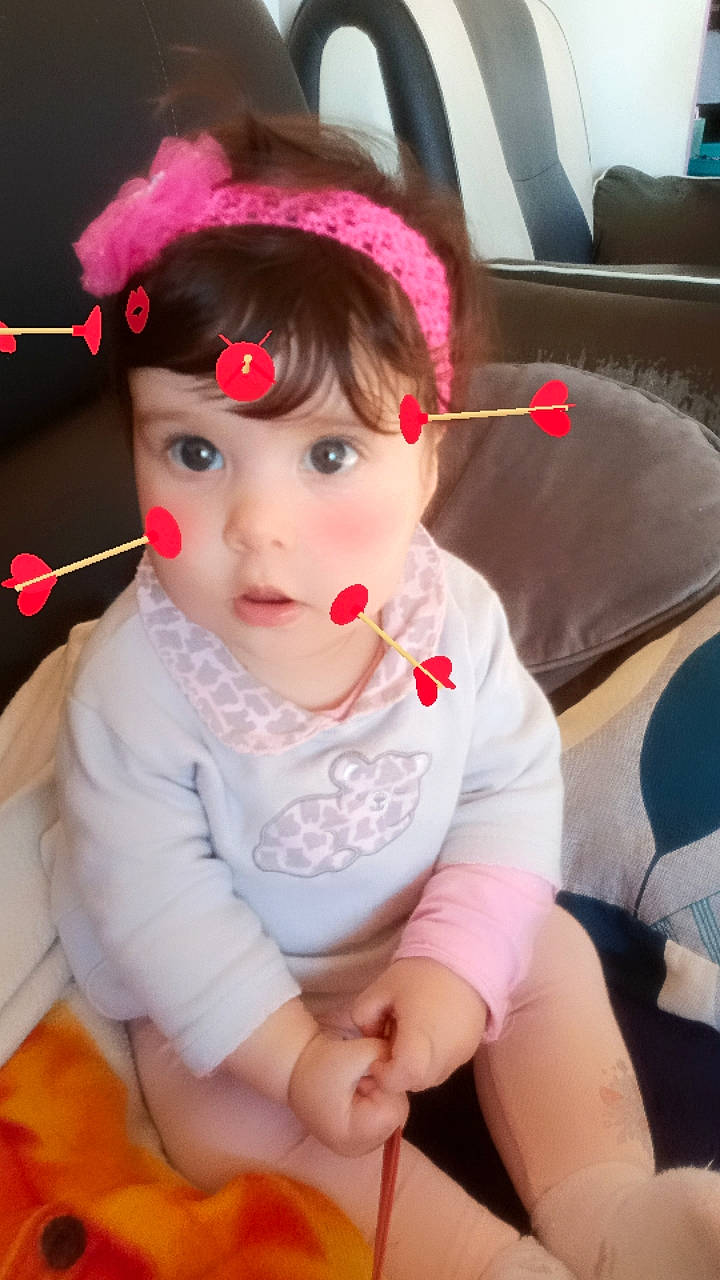 Iris a rejoint le concours — aidez-le/la à gagner de superbes lots ! baby_toddler_clothing, bangs, black_hair, cheek, chin, cool, dress, eye, eyebrow, eyelash, happy, hat, human_body, lip, mouth, neck, nose, person, skin, sleeve