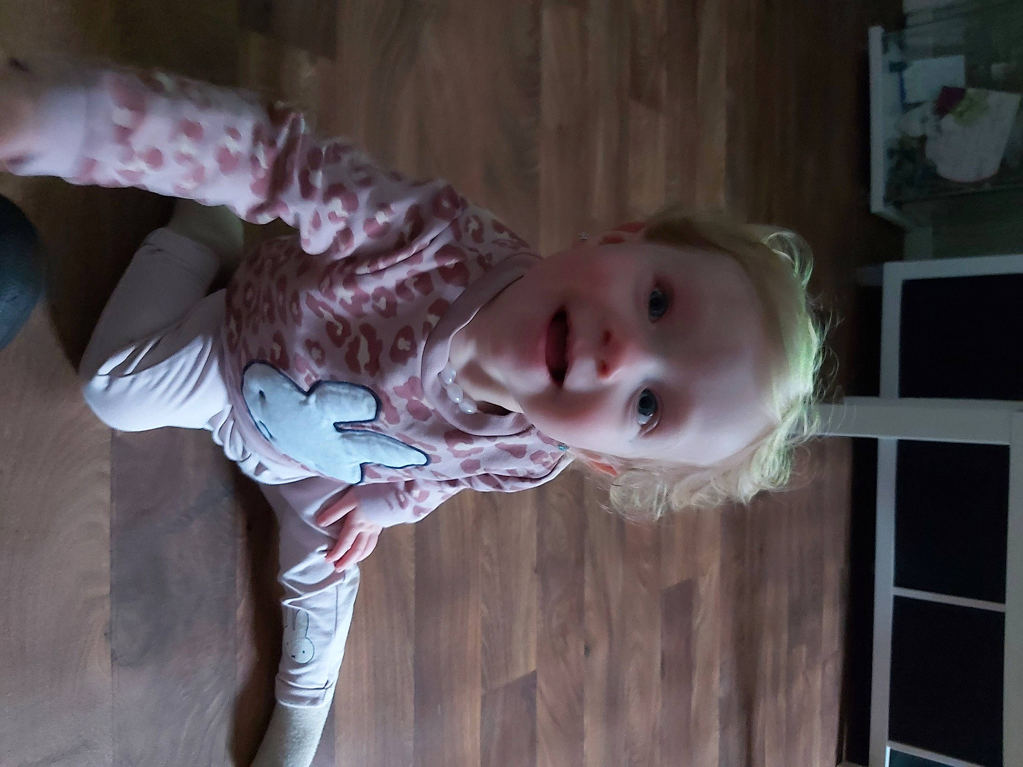 Noelya participe au concours pour gagner de l'argent avec cette photo : baby, baby_toddler_clothing, beauty, cheek, cool, eye, lip, nightwear, nose, organ, person, pink, skin, sock, toddler