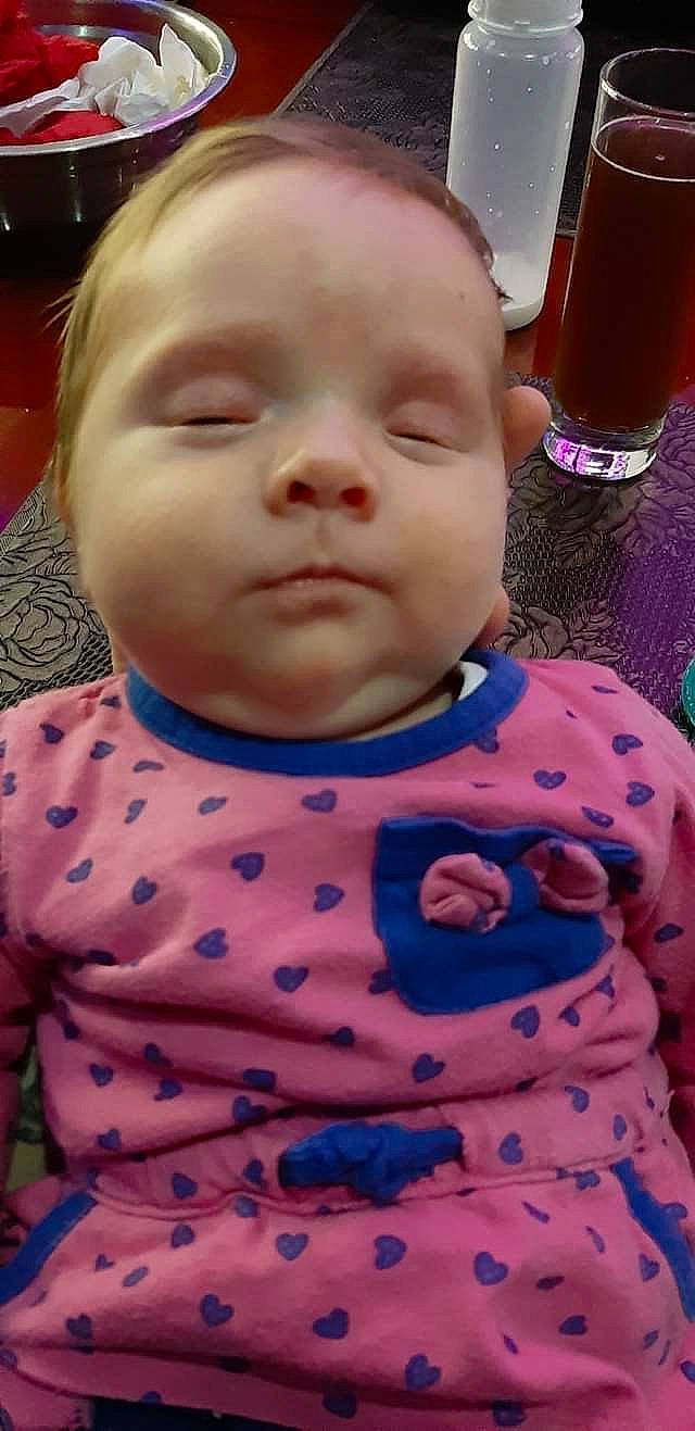 Noelya participe au concours pour gagner de l'argent avec cette photo : alcoholic_beverage, ale, baby, baby_toddler_clothing, beer_glass, cheek, child, distilled_beverage, drink, drinkware, ear, eyelash, forehead, highball_glass, lip, liquid, person, rum, skin, sleeve