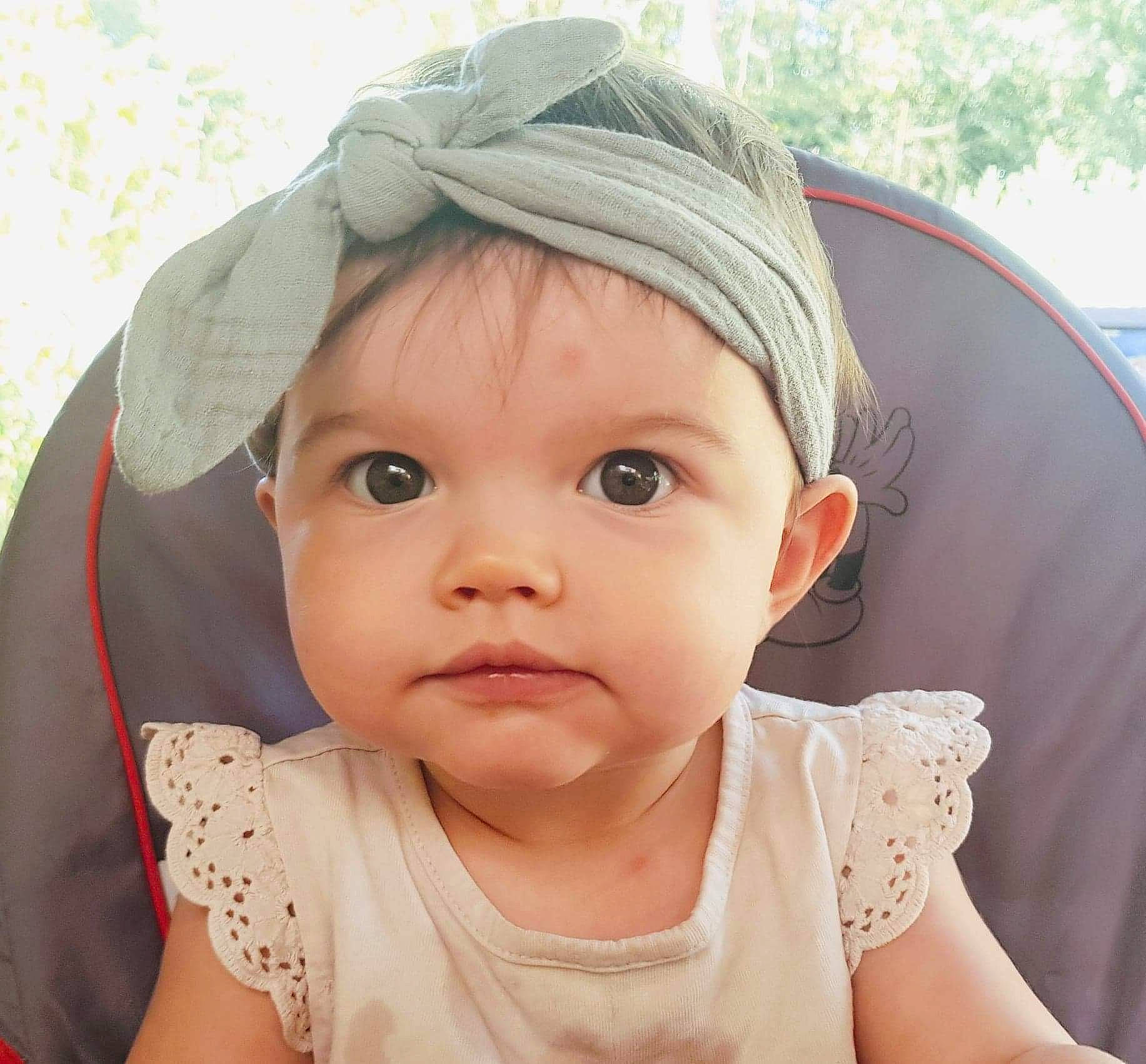 Billie participe au concours pour gagner de l'argent avec cette photo : baby, baby_toddler_clothing, cap, cheek, chin, cool, eyebrow, eyelash, face, forehead, hairstyle, happy, headwear, lip, nose, organ, person, pink, skin, sleeve