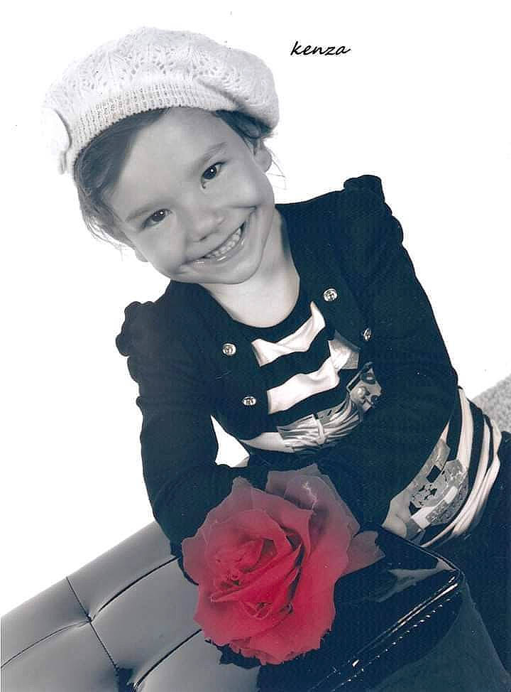 Kenza a rejoint le concours — aidez-le/la à gagner de superbes lots ! arm, baby, beanie, black, black_and_white, cap, child, child_model, cool, happy, headgear, joy, outerwear, person, photograph, photography, sitting, sleeve, smile, style