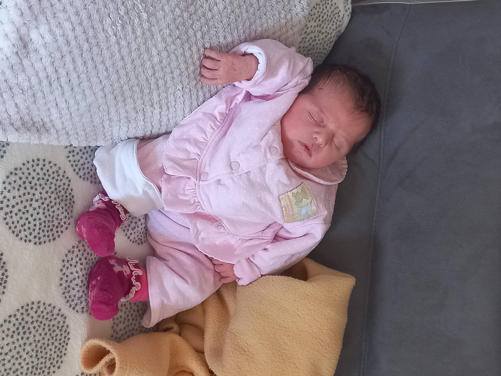 Apryll participe au concours pour gagner de l'argent avec cette photo : arm, baby, baby_products, baby_safety, baby_sleeping, baby_toddler_clothing, bedding, bedtime, cheek, child, comfort, infant_bed, linens, pattern, person, pink, purple, room, sleeve, textile