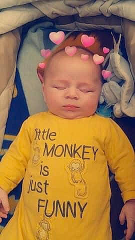 Diego participe au concours pour gagner de l'argent avec cette photo : arm, baby, cheek, child, cool, ear, finger, forehead, fun, head, nose, person, photo_caption, play, product, sleeve, smile, t_shirt, toddler, yellow