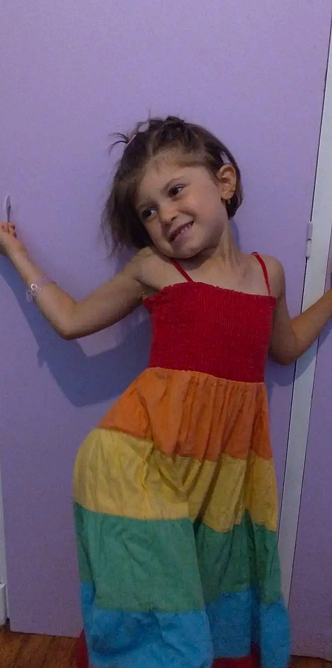 Anita a rejoint le concours — aidez-le/la à gagner de superbes lots ! abdomen, arm, baby_toddler_clothing, eye, fun, gesture, hairstyle, happy, human_body, joint, joy, magenta, neck, organ, person, shoulder, sleeve, standing, thigh, toddler