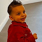 Aïden participe au concours pour gagner de l'argent avec cette photo : toddler, child, smiling, red_jacket, indoor, hairstyle, mohawk, face, person, cute, young, portrait, standing, happy, skin, eyes, hand, clothing, casual, floor
