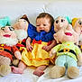 Hope a rejoint le concours — aidez-le/la à gagner de superbes lots ! baby, child, plush_toy, seven_dwarfs, snow_white_costume, couch, white_background, smiling, sitting, cute, indoor, soft_toys, colorful, dress, yellow_skirt, blue_top, red_bow, happy, portrait, toy_collection