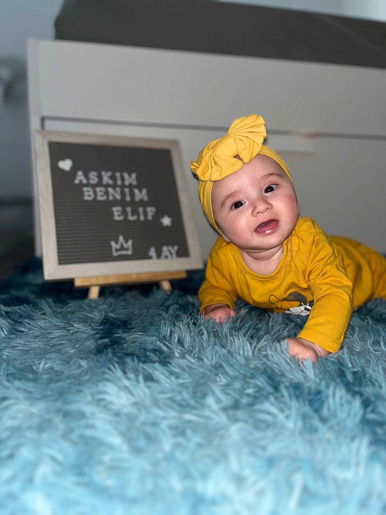 Elif participe au concours pour gagner de l'argent avec cette photo : baby, baby_toddler_clothing, baseball_cap, cap, child, costume_hat, fashion_accessory, flooring, font, fun, grass, happy, headwear, person, product, rectangle, room, sitting, smile, toddler