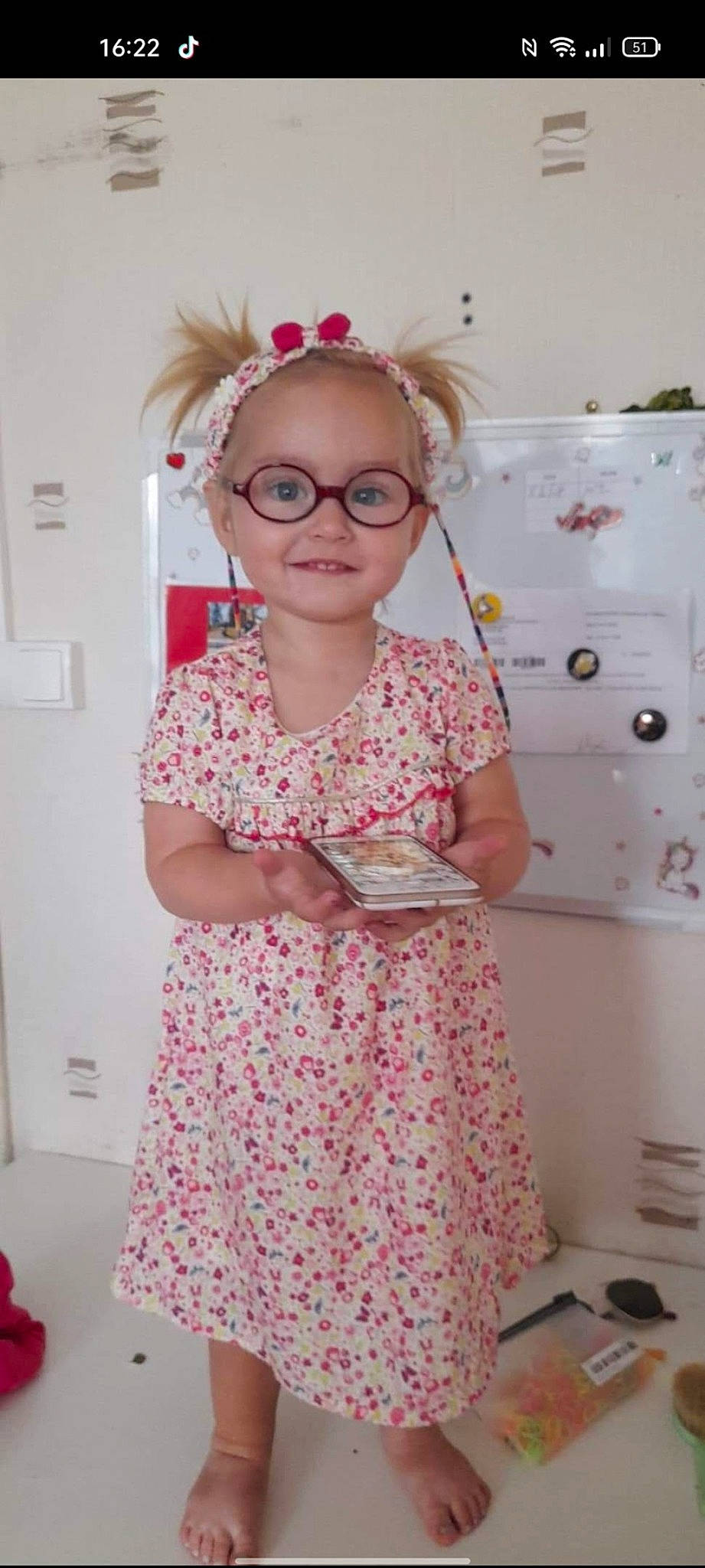 Stella participe au concours pour gagner de l'argent avec cette photo : beauty, day_dress, dress, event, eyewear, fashion, fashion_accessory, fashion_design, happy, headband, joy, magenta, one_piece_garment, pattern, peach, person, pink, purple, sleeve, smile