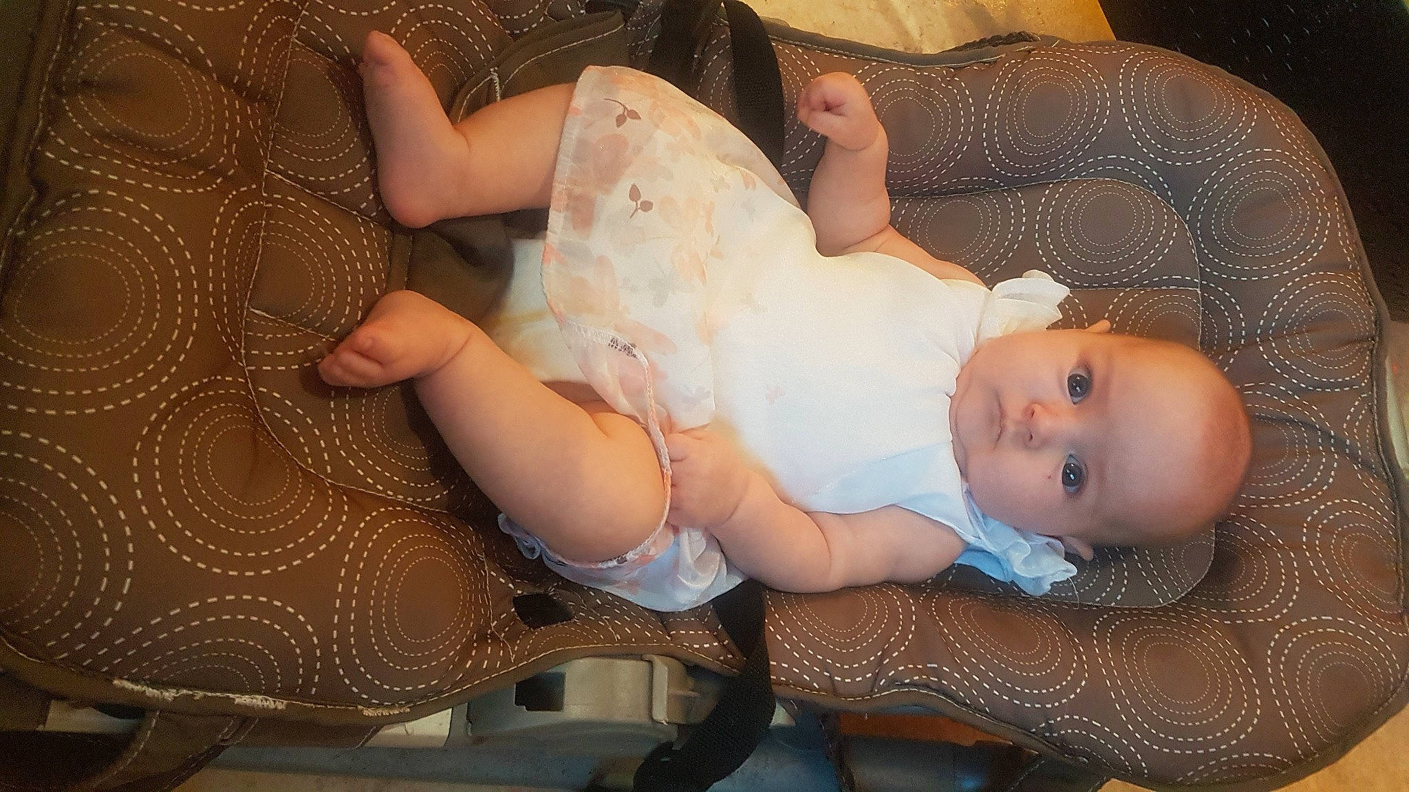 Stella participe au concours pour gagner de l'argent avec cette photo : baby, child, foot, leg, person, product, skin, sole, toddler