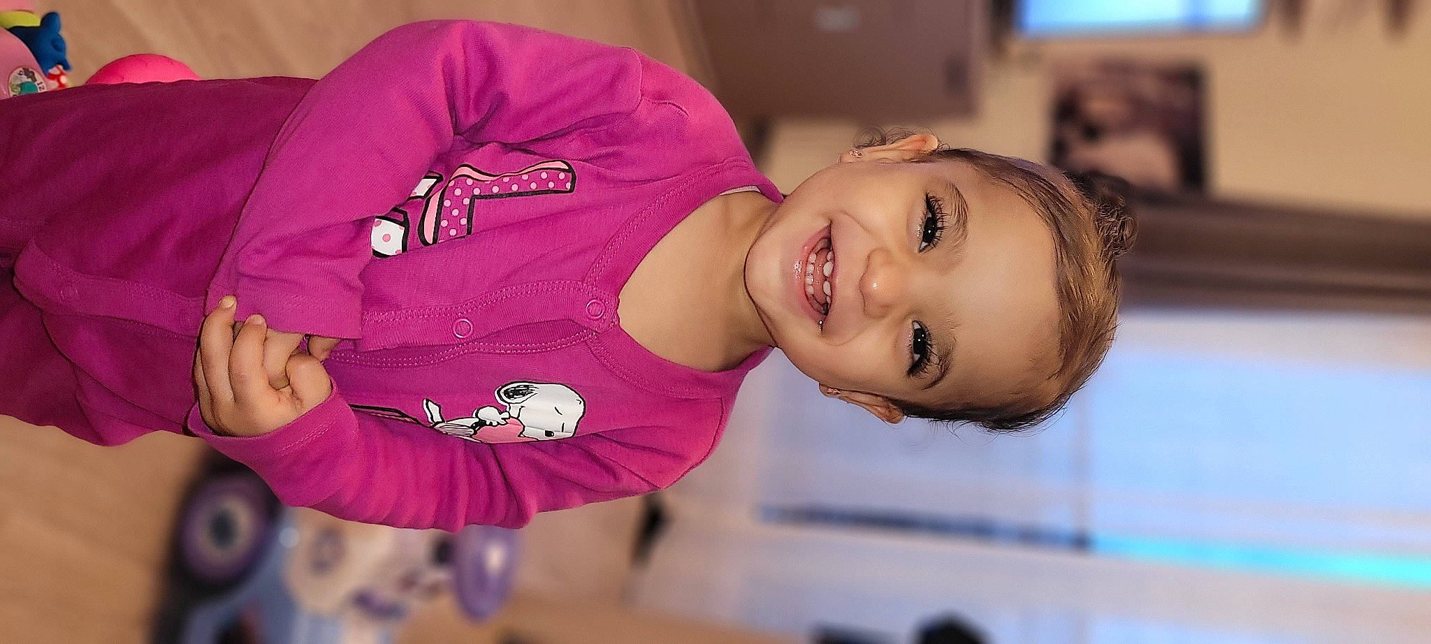 Kamila a rejoint le concours — aidez-le/la à gagner de superbes lots ! arm, cheek, child, chin, elbow, eyelash, face, facial_expression, happy, joint, joy, lip, magenta, mouth, nose, person, purple, shoulder, skin, sleeve