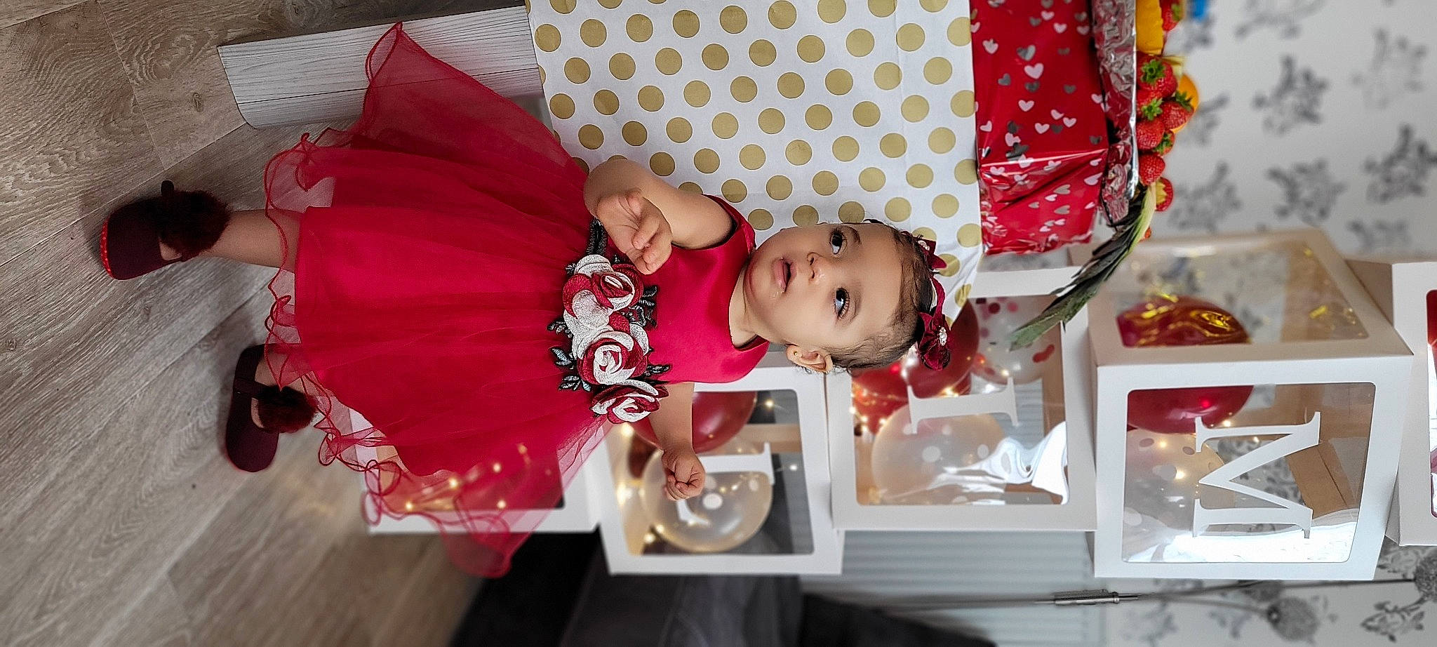 Kamila a rejoint le concours — aidez-le/la à gagner de superbes lots ! baby, baby_products, baby_toddler_clothing, child, christmas, christmas_eve, costume, dress, embellishment, event, fun, happy, holiday, party, pattern, peach, person, pink, room, toddler