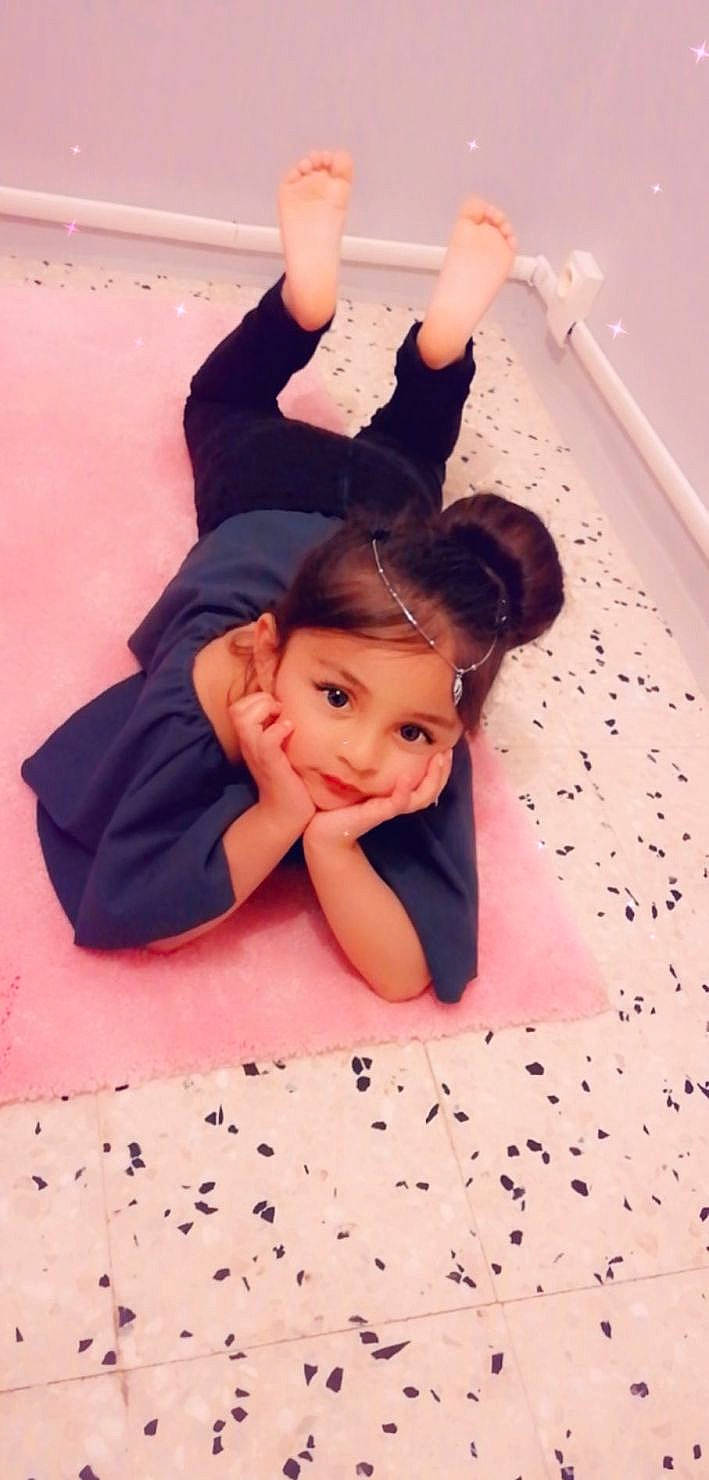 Nilay a rejoint le concours — aidez-le/la à gagner de superbes lots ! arm, baby, black_hair, child, ear, forehead, fun, happy, leg, person, smile, toddler