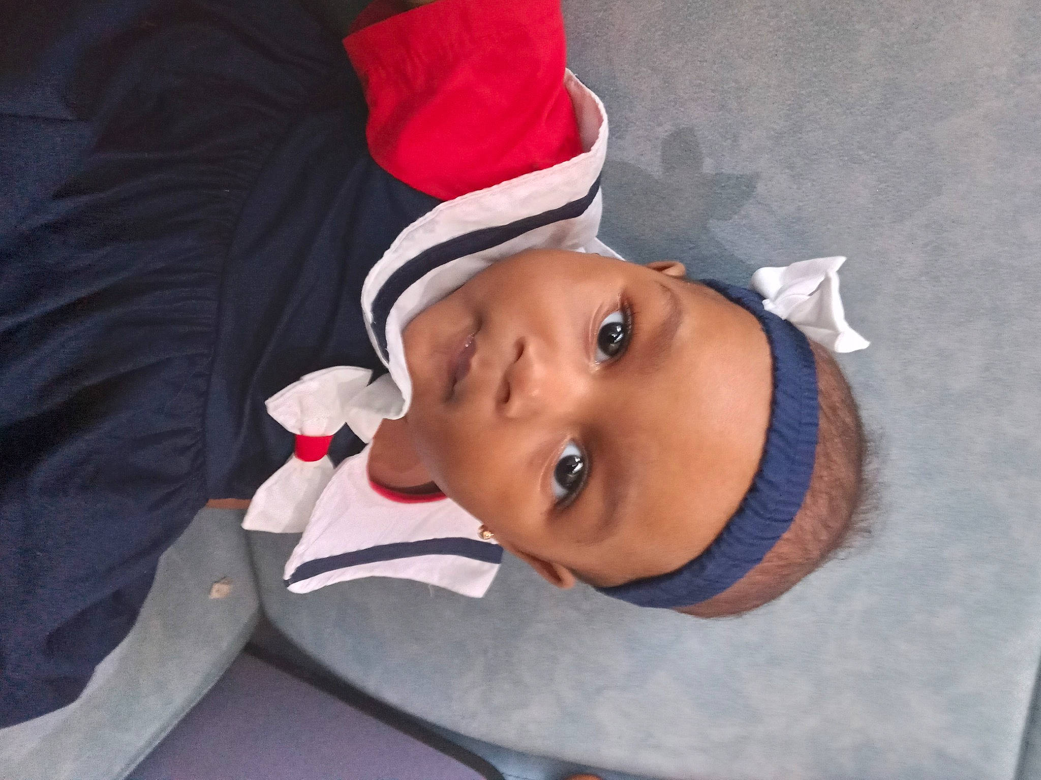 Telyah a rejoint le concours — aidez-le/la à gagner de superbes lots ! baby, baby_toddler_clothing, cap, carmine, cheek, child, comfort, costume_hat, eye, eyelash, hat, lip, mouth, person, room, sleeve, sun_hat, toddler, tree, window