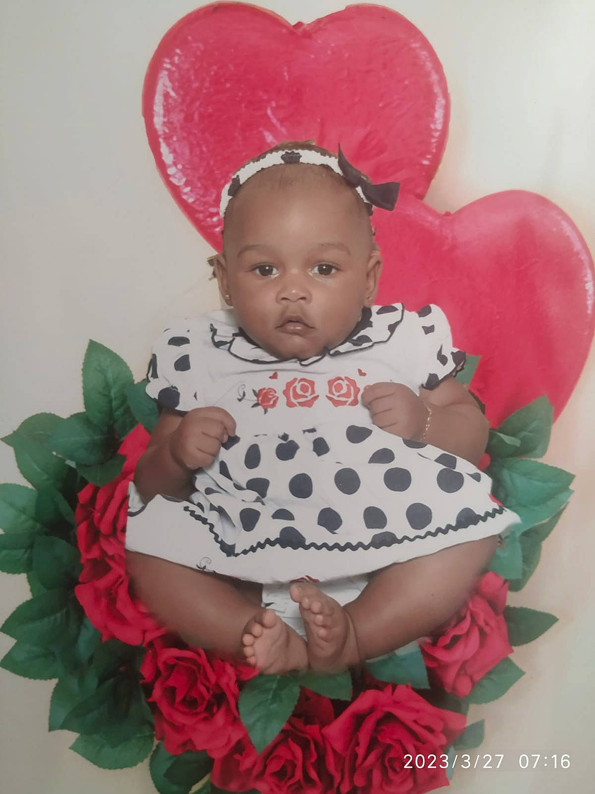 Telyah participe au concours pour gagner de l'argent avec cette photo : baby, baby_products, baby_toddler_clothing, balloon, child, costume_hat, event, fashion_accessory, hair_accessory, happy, headpiece, jewellery, magenta, party_supply, pattern, person, pink, red, sleeve, toddler