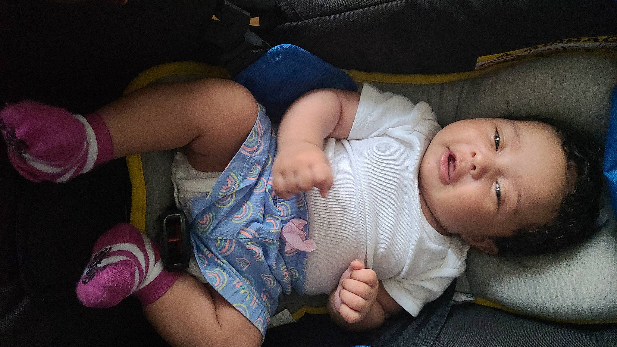 Kataleya participe au concours pour gagner de l'argent avec cette photo : arm, black_hair, cheek, comfort, elbow, finger, fun, gesture, hand, human_body, joint, knee, lap, leg, mouth, person, thigh, thumb, toddler, tree