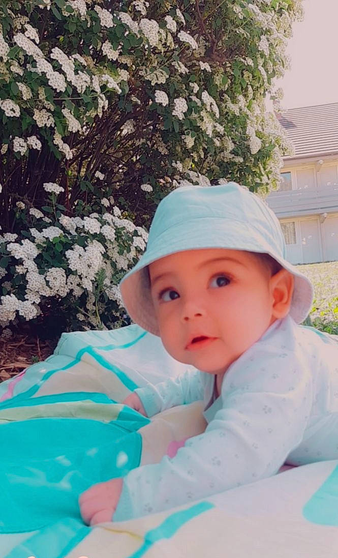 Jad a rejoint le concours — aidez-le/la à gagner de superbes lots ! baby, bonnet, child, headgear, headwear, person, skin, smile, toddler