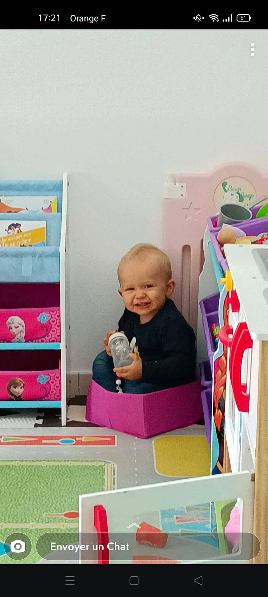 Tyago participe au concours pour gagner de l'argent avec cette photo : baby, baby_playing_with_toys, baby_products, baby_toys, box, child, fun, learning, magenta, nursery, person, play, recreation, room, shelf, shelving, sitting, smile, toddler, toy