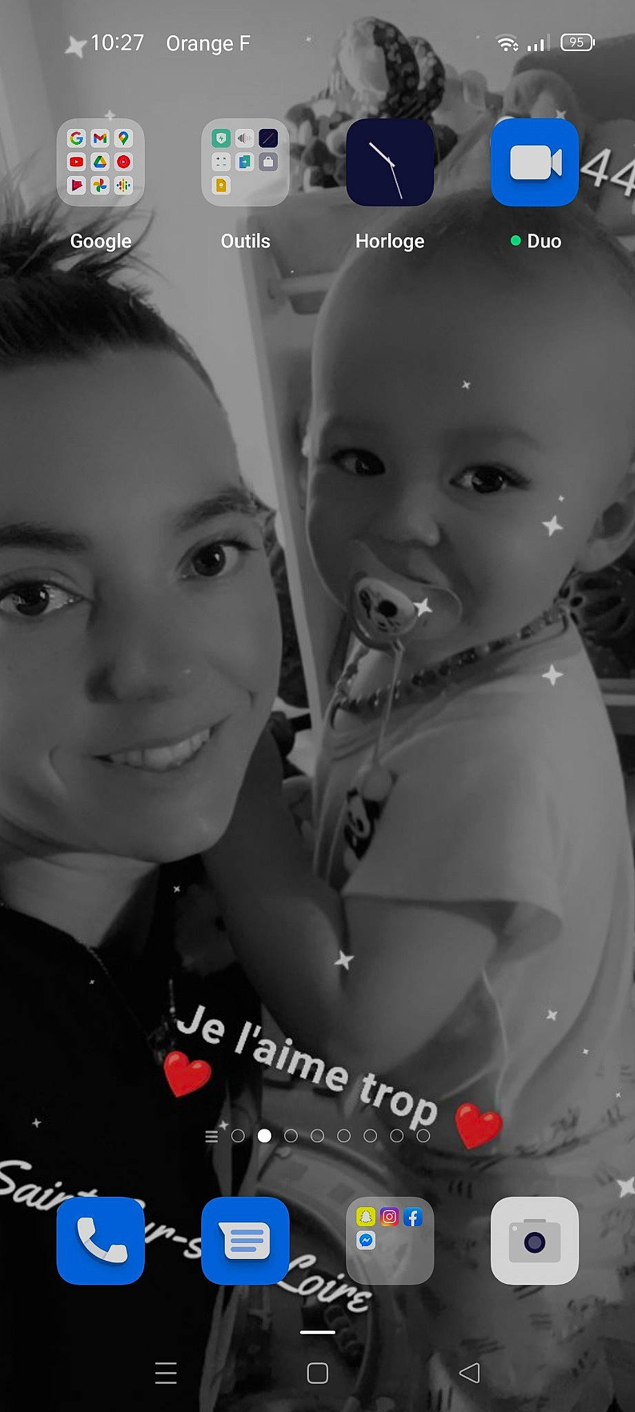 Tyago participe au concours pour gagner de l'argent avec cette photo : beauty, chin, eyebrow, eyelash, flash_photography, font, friendship, fun, gesture, hairstyle, happy, iris, jewellery, joy, lip, monochrome, monochrome_photography, nose, person, skin