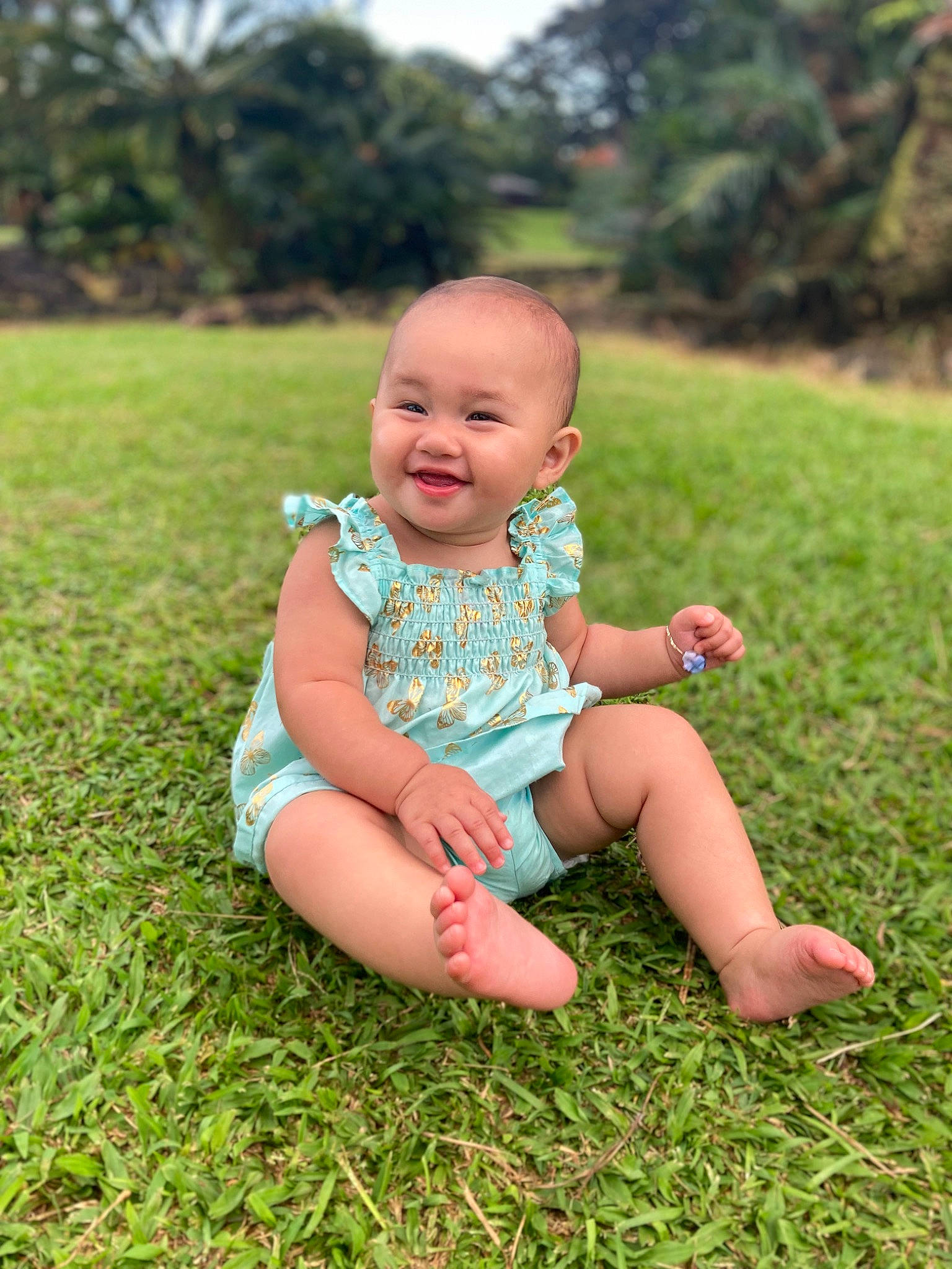 Jayani is registered to the contest to win money with this photo: baby, baby_toddler_clothing, barefoot, child, foot, fun, grass, grassland, happy, human_leg, joy, leisure, meadow, people_in_nature, person, plant, skin, smile, sunlight, toddler