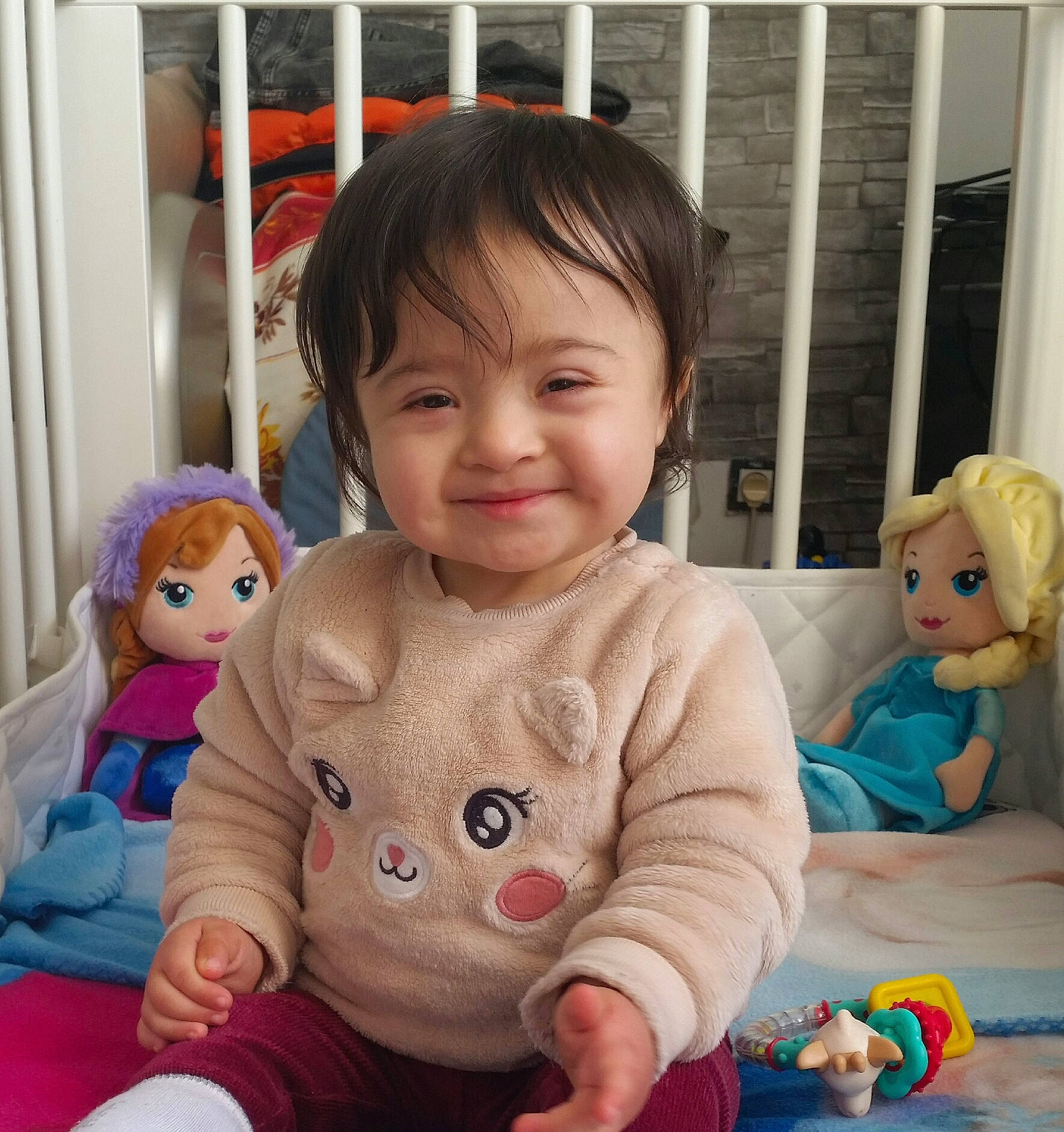 Jenna a rejoint le concours — aidez-le/la à gagner de superbes lots ! arm, baby_toddler_clothing, cheek, chin, eye, facial_expression, finger, hand, happy, head, iris, joint, joy, mouth, nose, organ, person, pink, product, skin