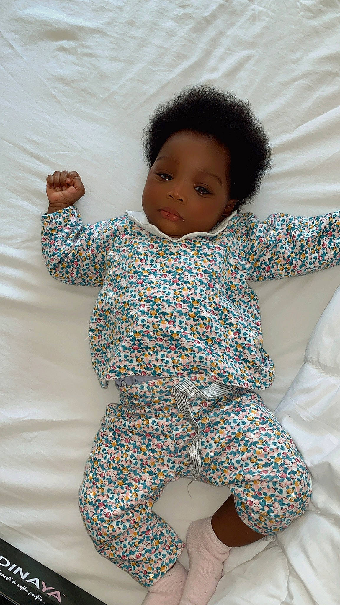 Maïa a rejoint le concours — aidez-le/la à gagner de superbes lots ! azure, baby, baby_toddler_clothing, cheek, comfort, eye, face, facial_expression, finger, hairstyle, head, linens, mammal, nose, outerwear, person, product, skin, sleeve, textile