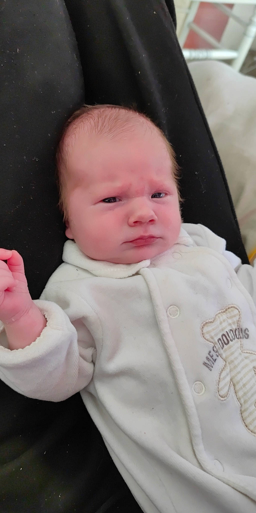 Maël a rejoint le concours — aidez-le/la à gagner de superbes lots ! baby, baby_products, baby_toddler_clothing, cheek, child, chin, collar, comfort, finger, fun, gesture, hand, happy, lip, nose, person, pink, skin, sleeve, thumb