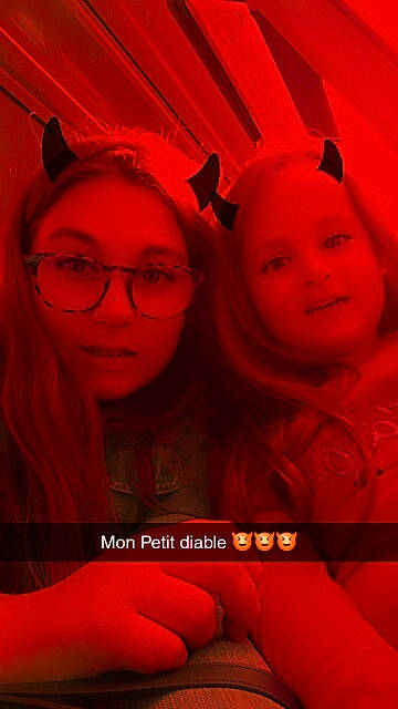 Looana participe au concours pour gagner de l'argent avec cette photo : eyewear, flesh, fun, glasses, lip, mouth, person, photography, red, selfie, smile