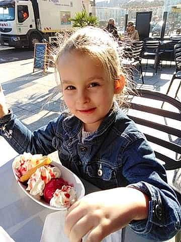 Looana participe au concours pour gagner de l'argent avec cette photo : breakfast, brunch, child, comfort_food, cuisine, dish, eating, fast_food, food, ice_cream, ingredient, lunch, meal, person, seafood