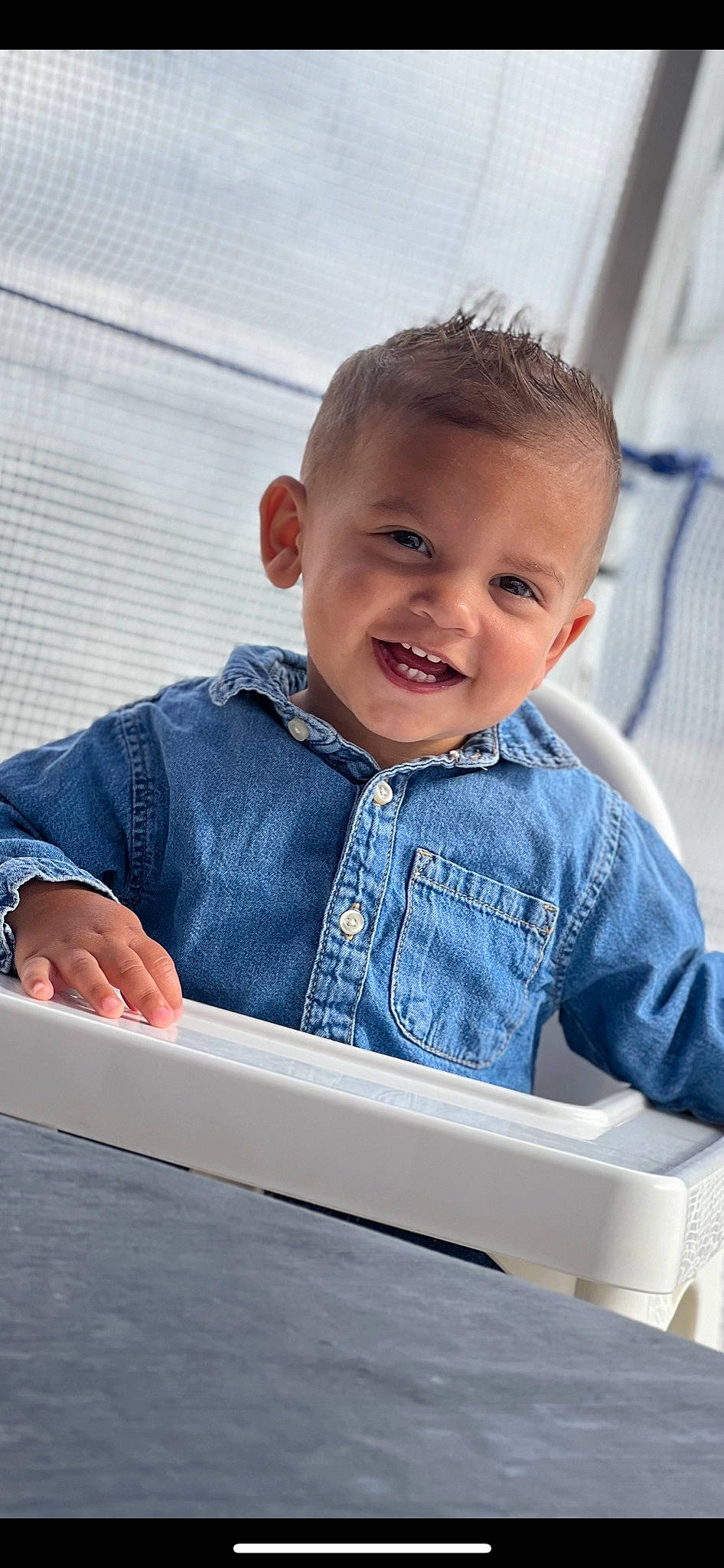 Sony participe au concours pour gagner de l'argent avec cette photo : baby_toddler_clothing, cheek, chin, collar, denim, dress_shirt, eye, facial_expression, fun, hairstyle, happy, human, jeans, joy, nose, person, skin, sleeve, smile, standing