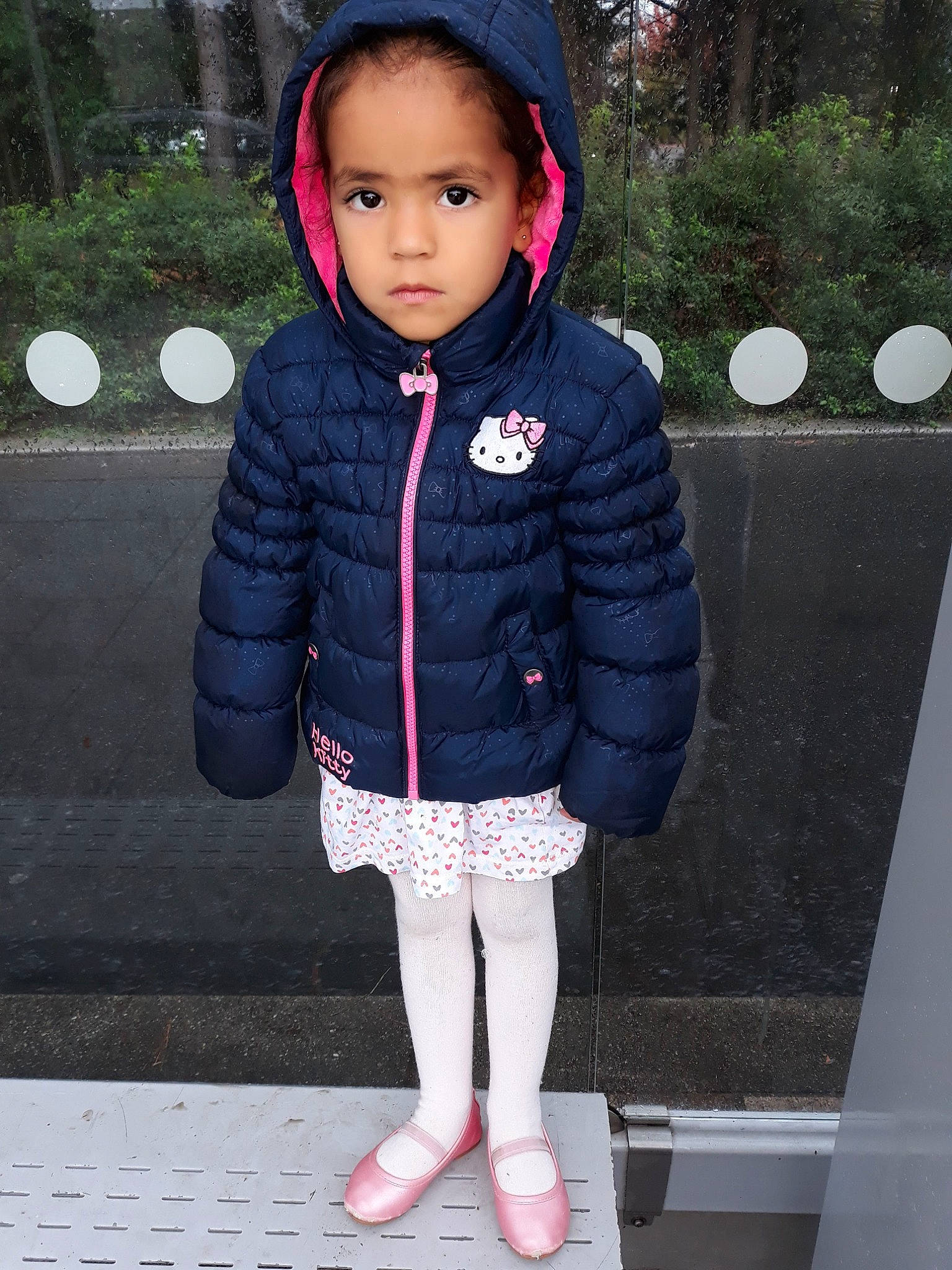 Jhenyfer a rejoint le concours — aidez-le/la à gagner de superbes lots ! child, child_model, clothing, jacket, outerwear, person, pink, tights