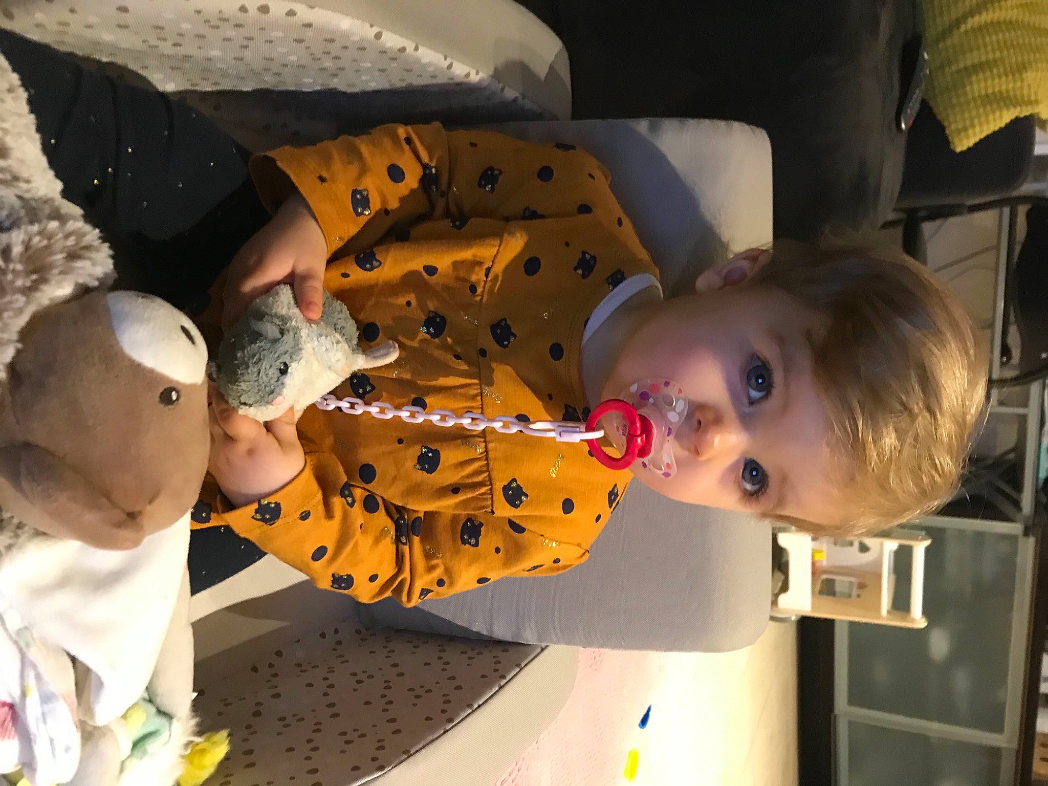 April a rejoint le concours — aidez-le/la à gagner de superbes lots ! baby, baby_products, cheek, child, comfort, fun, hat, linens, mammal, mouth, pattern, person, product, room, snapshot, space, toddler