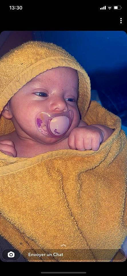 Maïween a rejoint le concours — aidez-le/la à gagner de superbes lots ! baby, baby_toddler_clothing, cap, cheek, comfort, ear, eye, eyebrow, face, hand, happy, head, headgear, headwear, human_body, iris, lip, mouth, nose, person