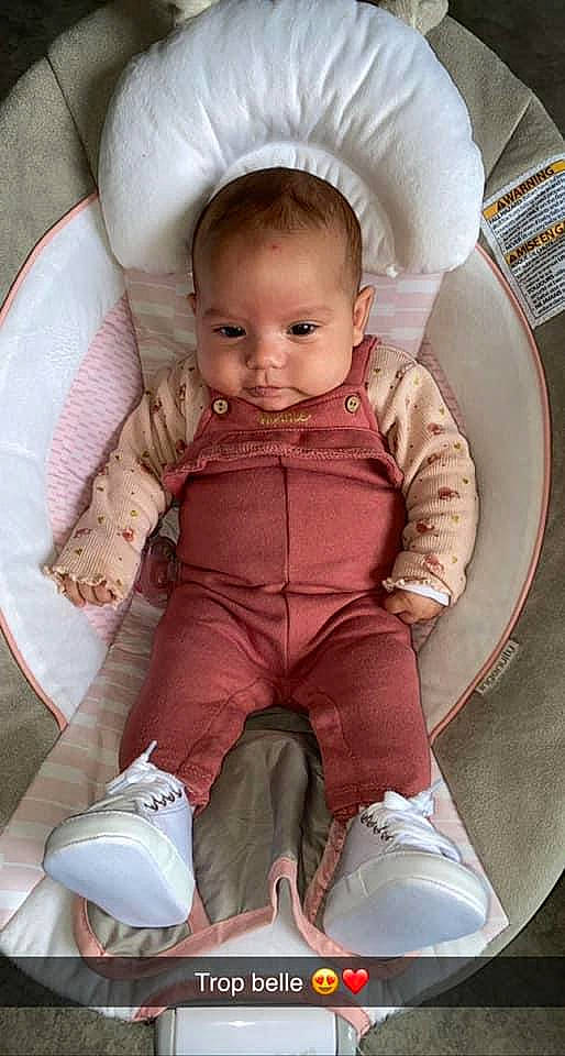 Maïween participe au concours pour gagner de l'argent avec cette photo : arm, baby, baby_carriage, baby_toddler_clothing, cheek, chin, comfort, eye, face, hairstyle, head, human_body, leg, mouth, person, pink, skin, sleeve, smile, toddler